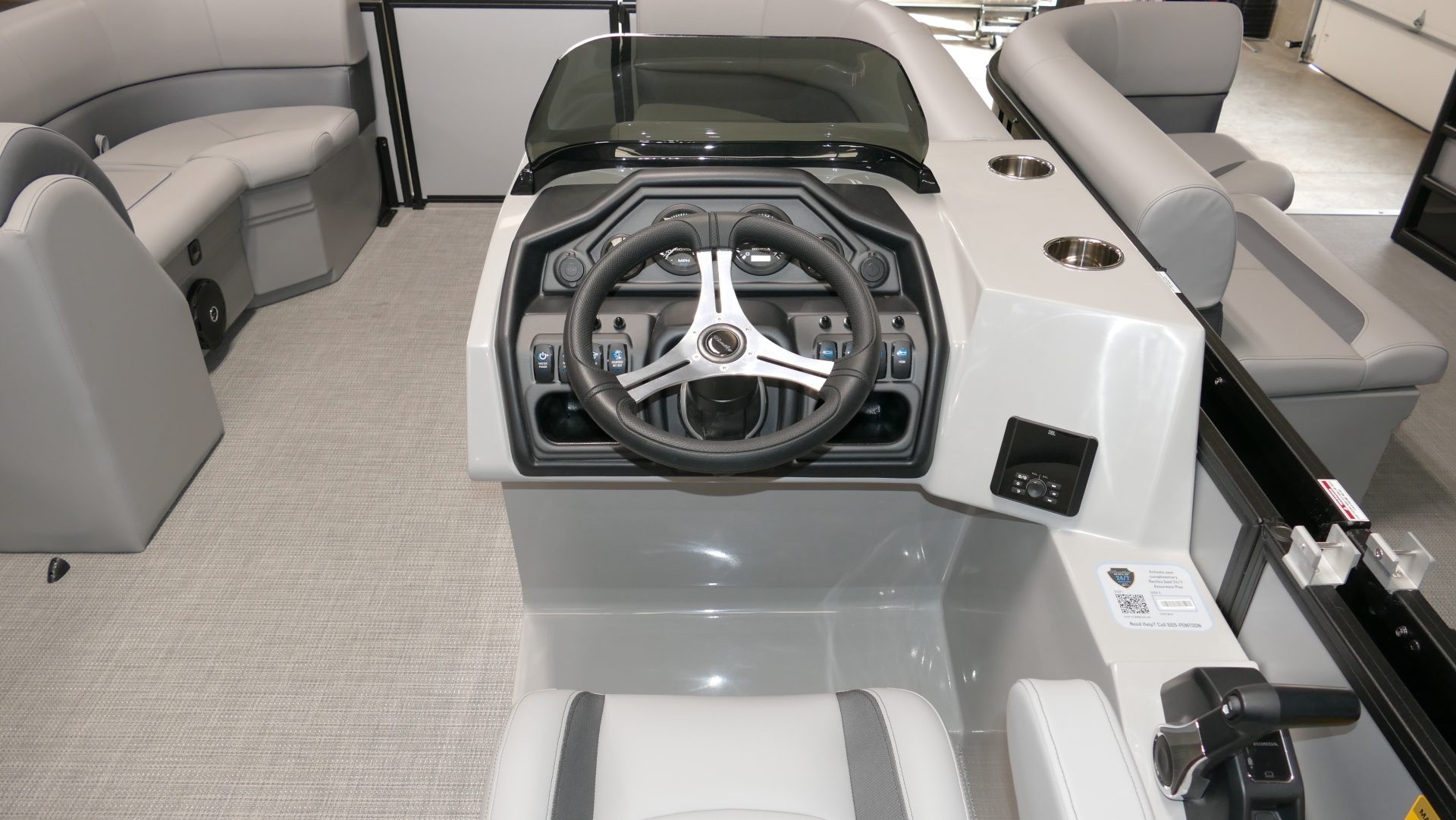 2025 Bentley Pontoons Legacy 200 Navigator - Image 16
