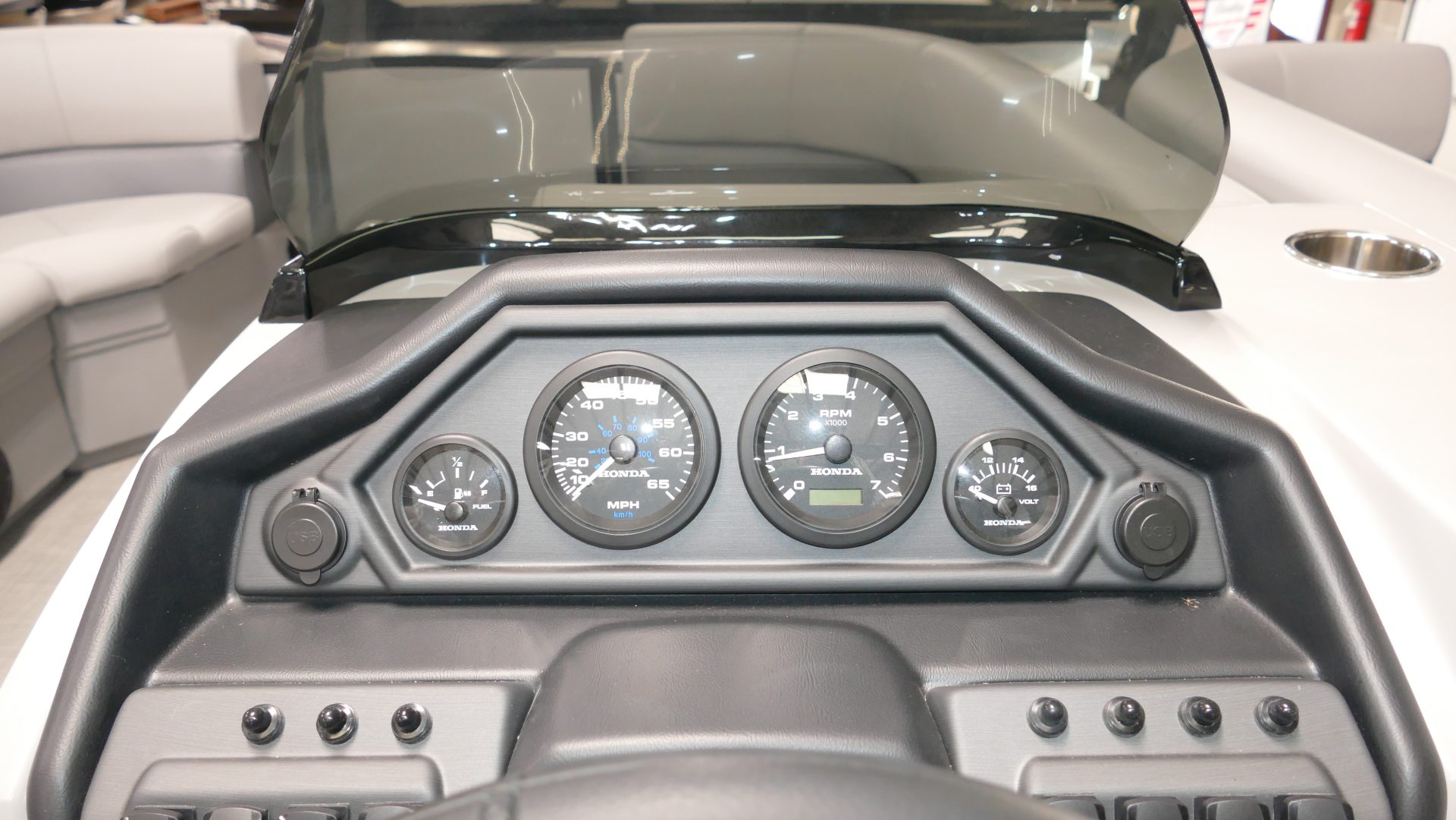 2025 Bentley Pontoons Legacy 200 Navigator - Image 17