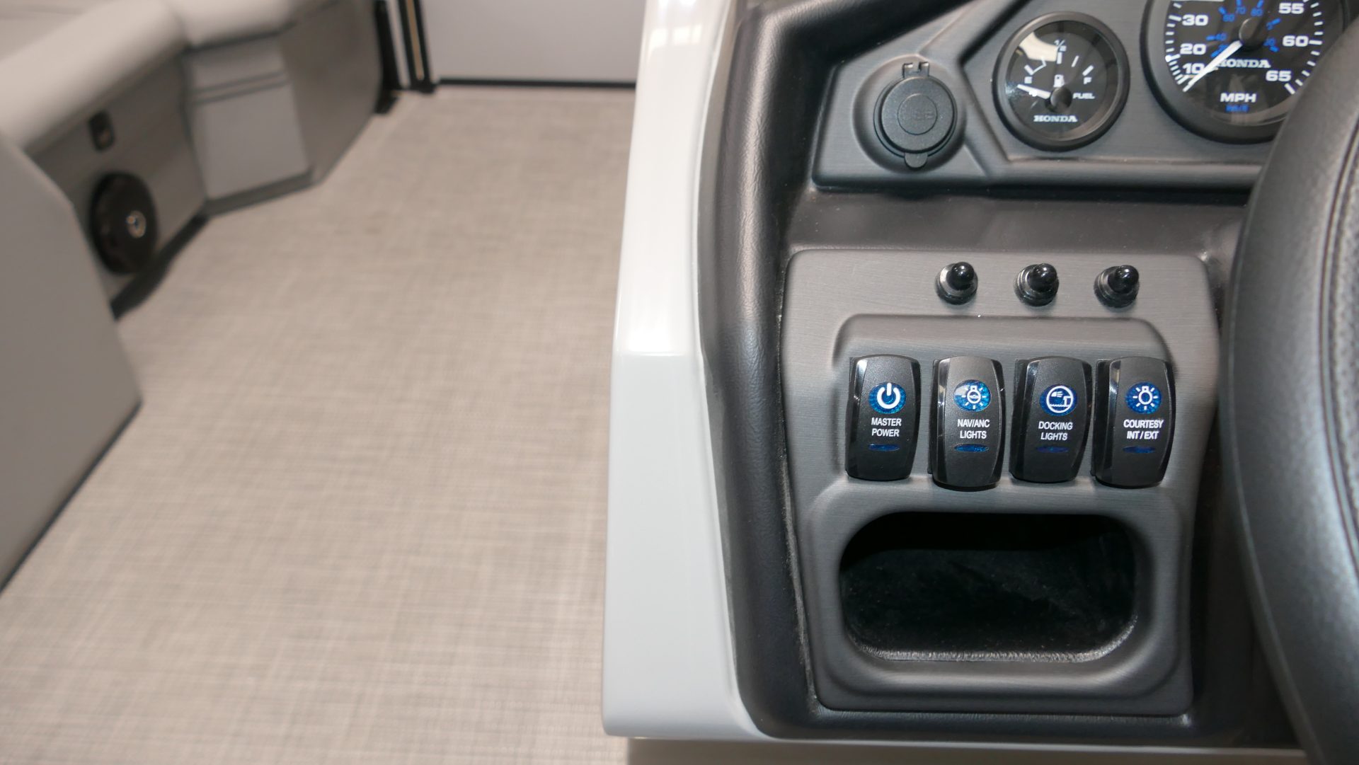2025 Bentley Pontoons Legacy 200 Navigator - Image 18
