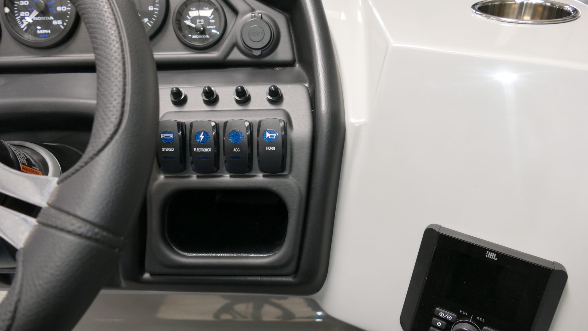2025 Bentley Pontoons Legacy 200 Navigator - Image 19