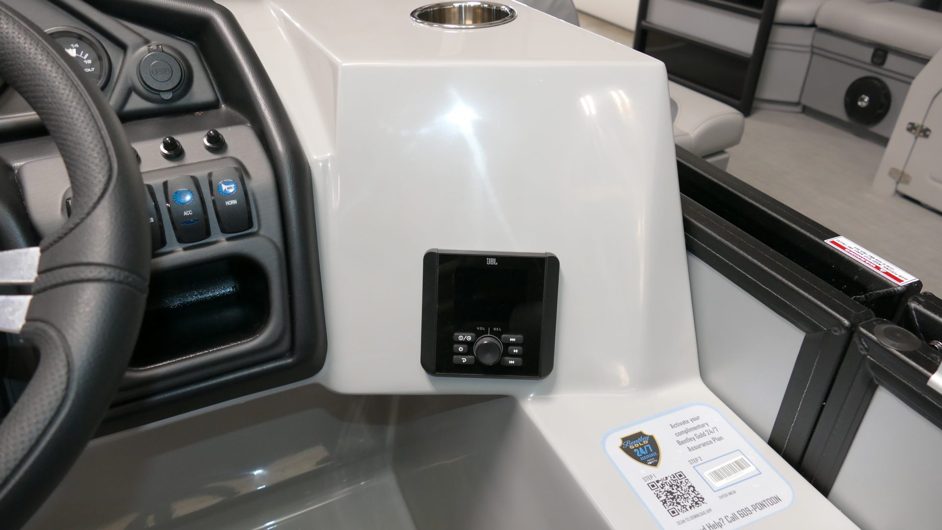 2025 Bentley Pontoons Legacy 200 Navigator - Image 20