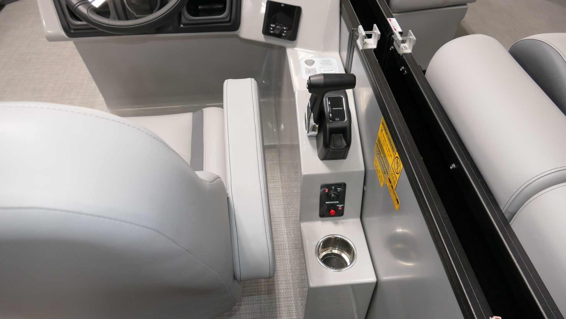 2025 Bentley Pontoons Legacy 200 Navigator - Image 22