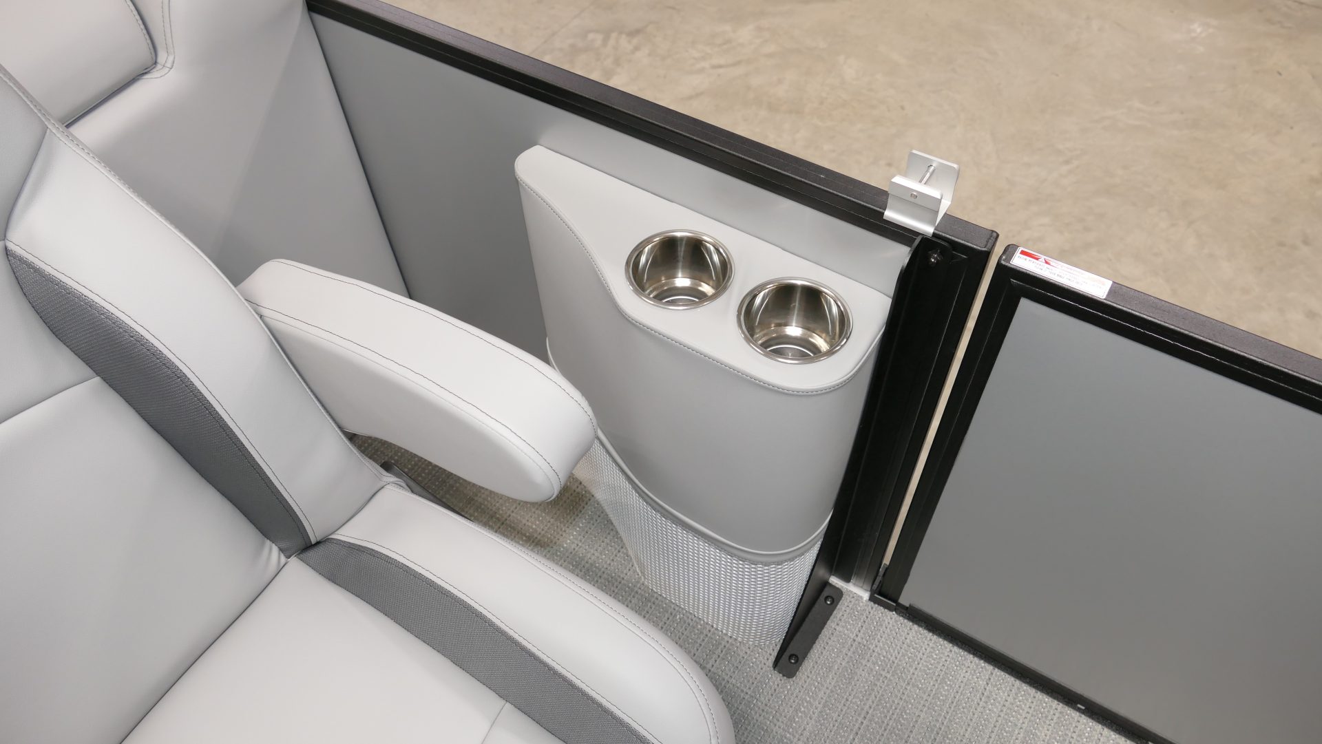 2025 Bentley Pontoons Legacy 200 Navigator - Image 26