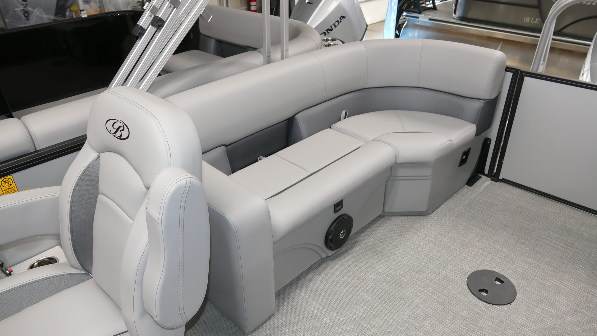 2025 Bentley Pontoons Legacy 200 Navigator - Image 28