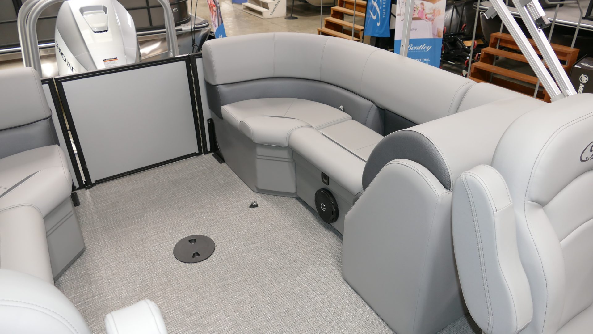 2025 Bentley Pontoons Legacy 200 Navigator - Image 31