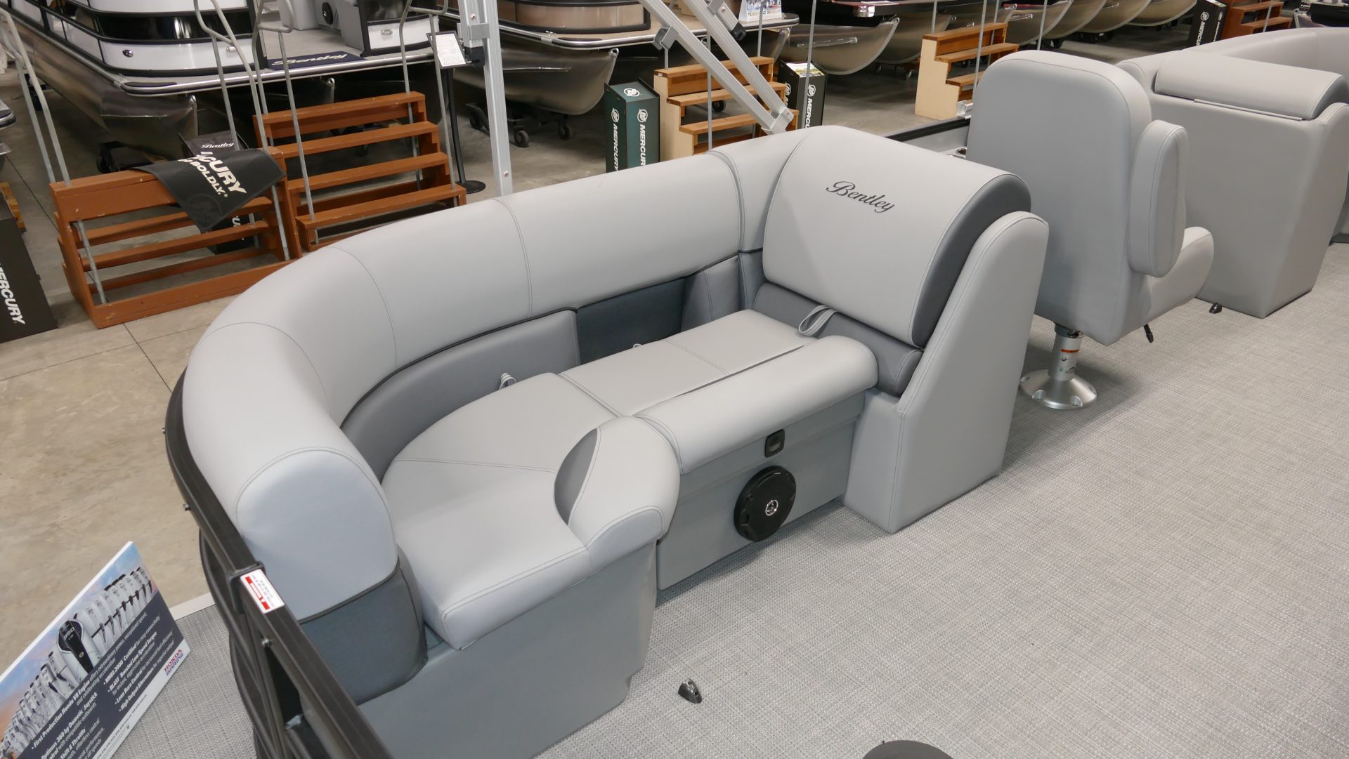 2025 Bentley Pontoons Legacy 200 Navigator - Image 30