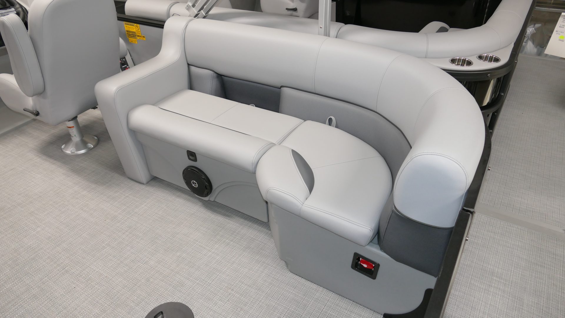 2025 Bentley Pontoons Legacy 200 Navigator - Image 29