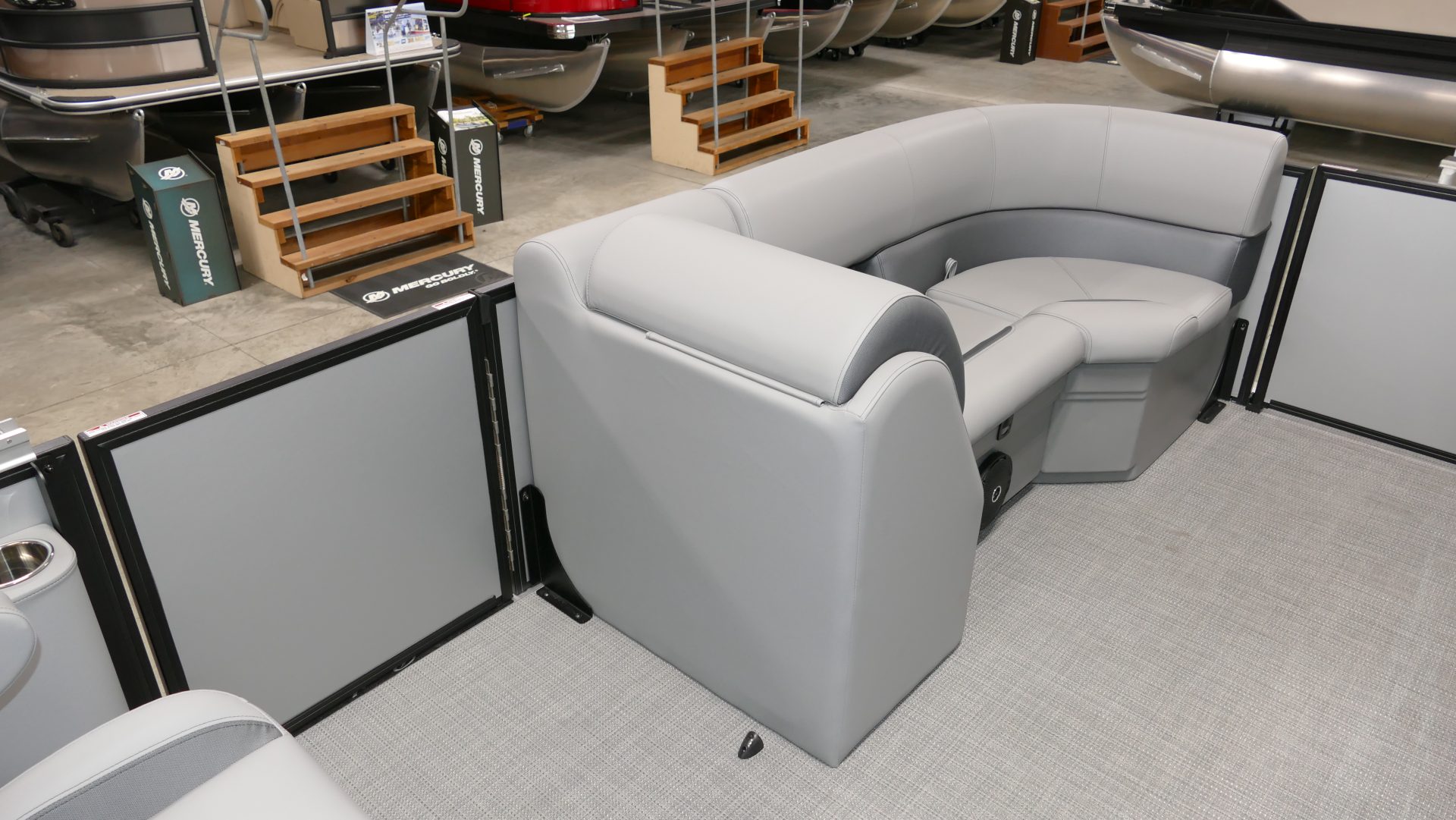 2025 Bentley Pontoons Legacy 200 Navigator - Image 35