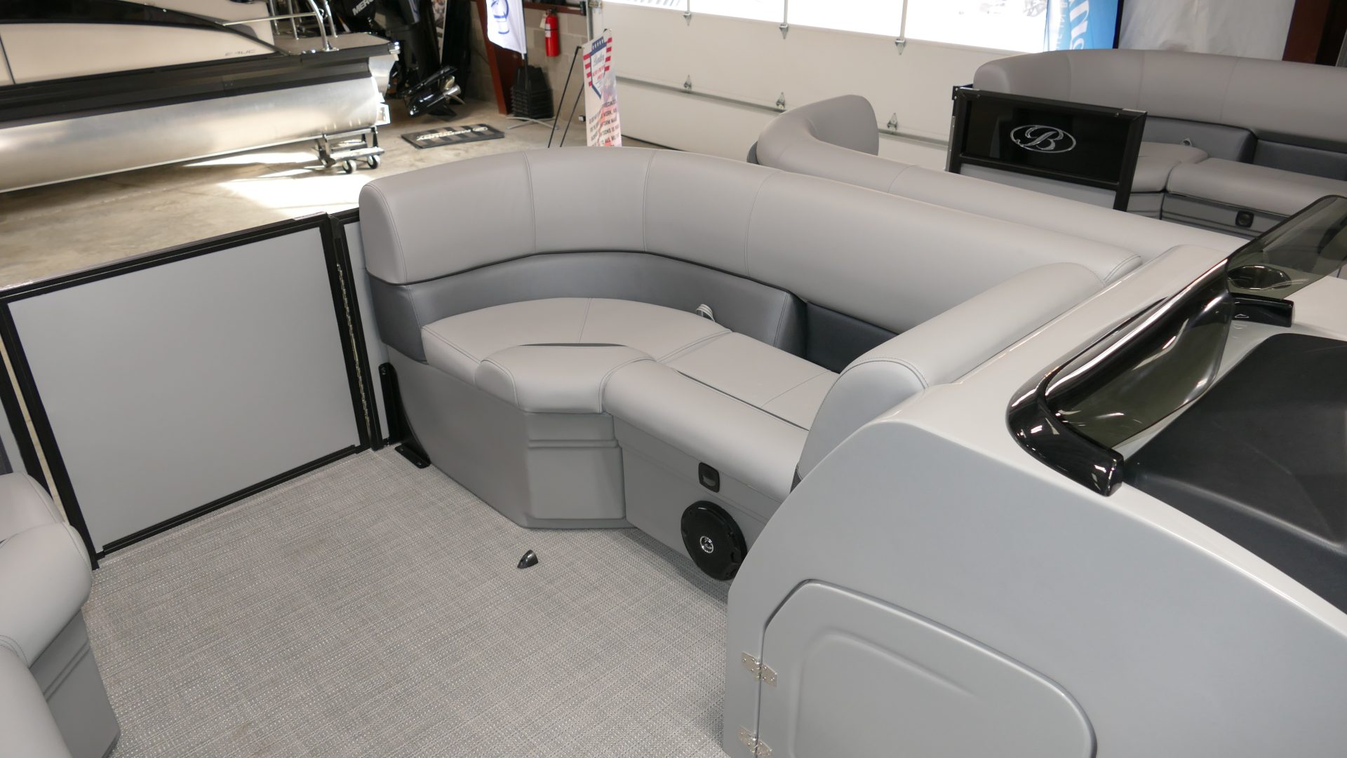 2025 Bentley Pontoons Legacy 200 Navigator - Image 37