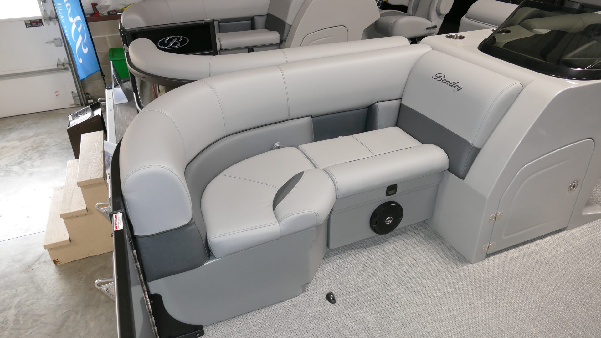 2025 Bentley Pontoons Legacy 200 Navigator - Image 38
