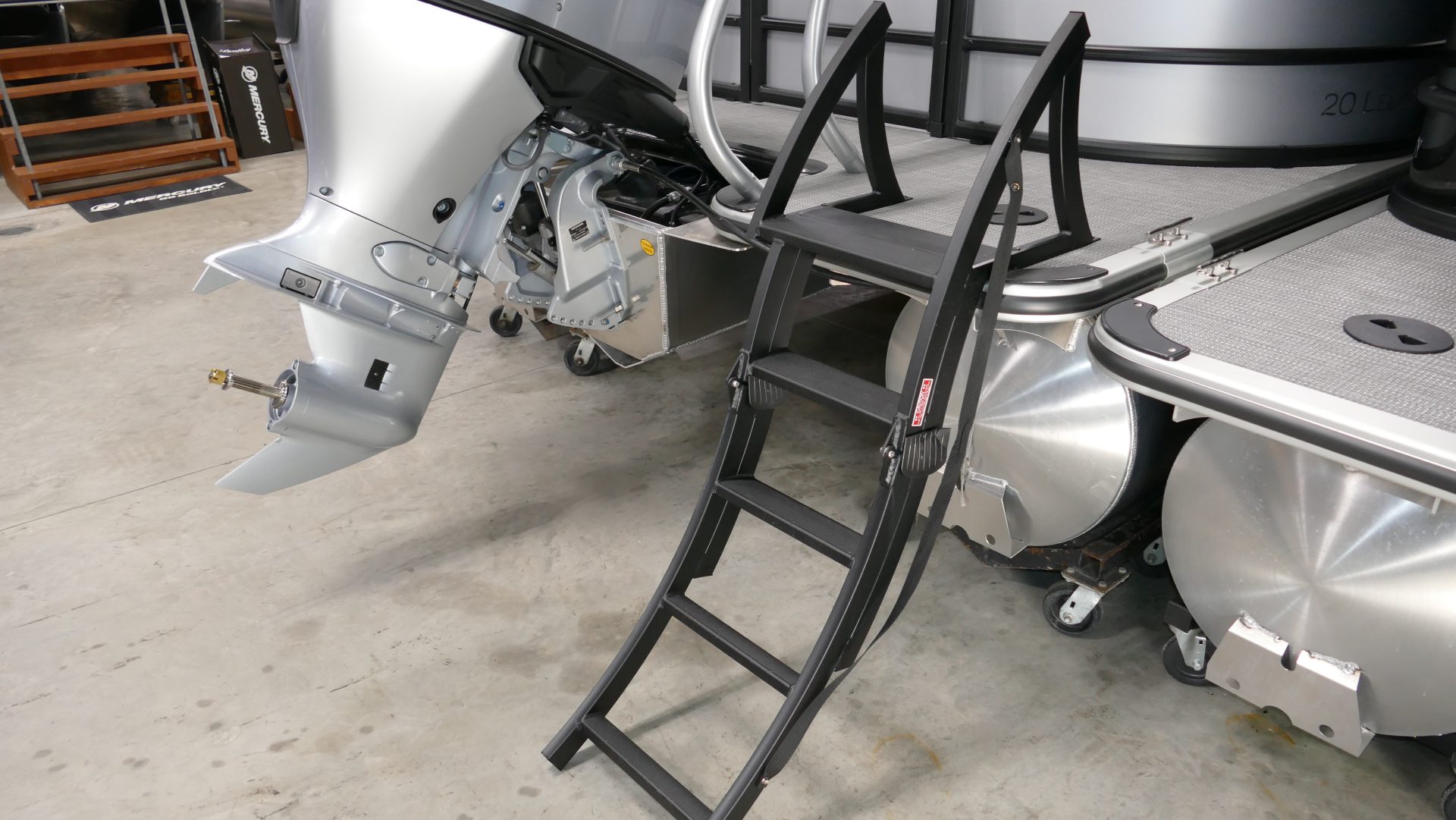 2025 Bentley Pontoons Legacy 200 Navigator - Image 11