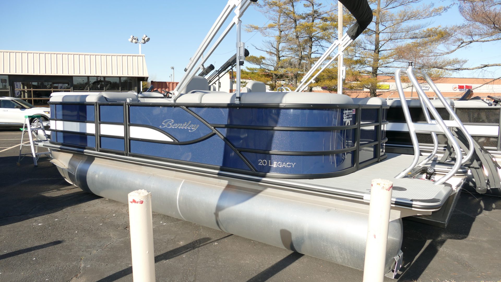 2025 Bentley Pontoons Legacy 200 Navigator - Image 5