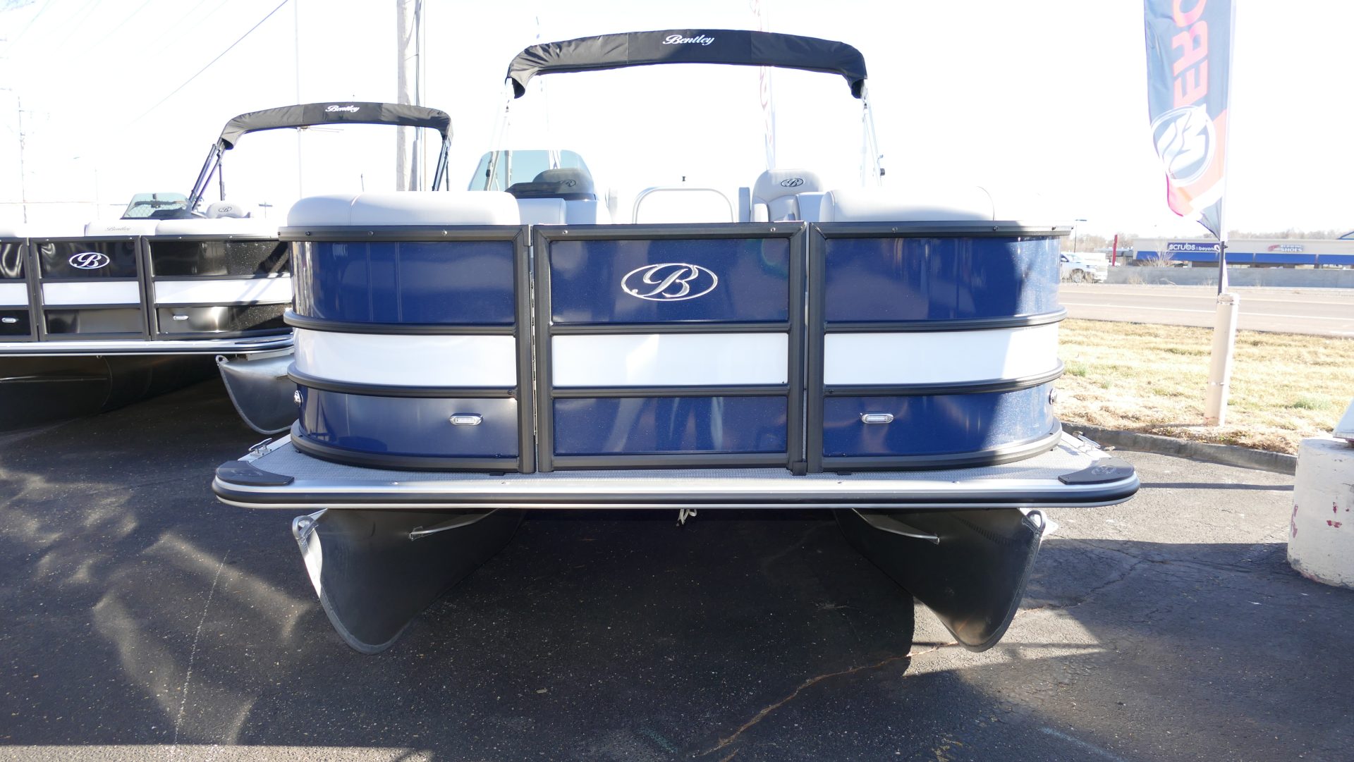2025 Bentley Pontoons Legacy 200 Navigator - Image 8