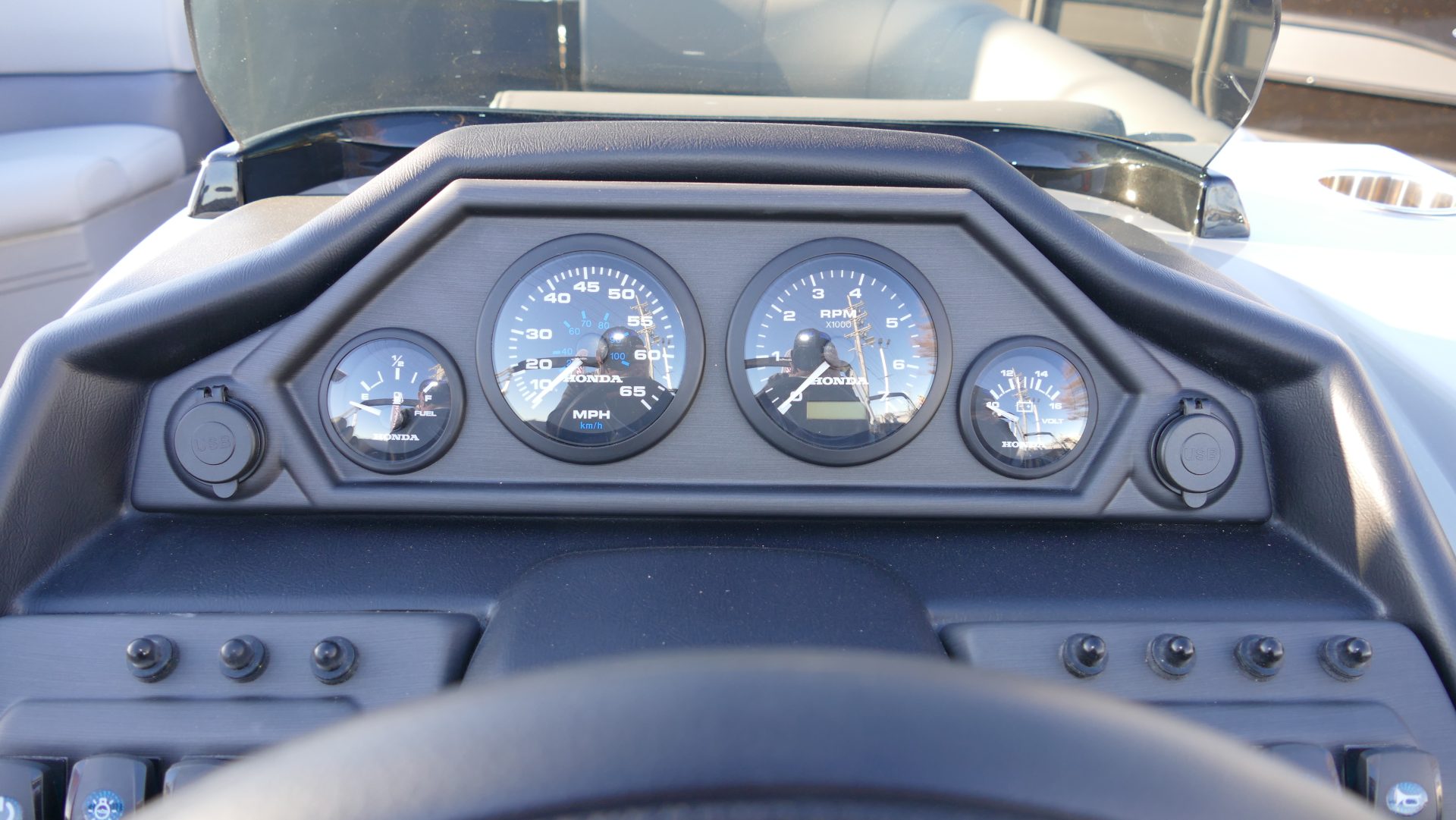 2025 Bentley Pontoons Legacy 200 Navigator - Image 11