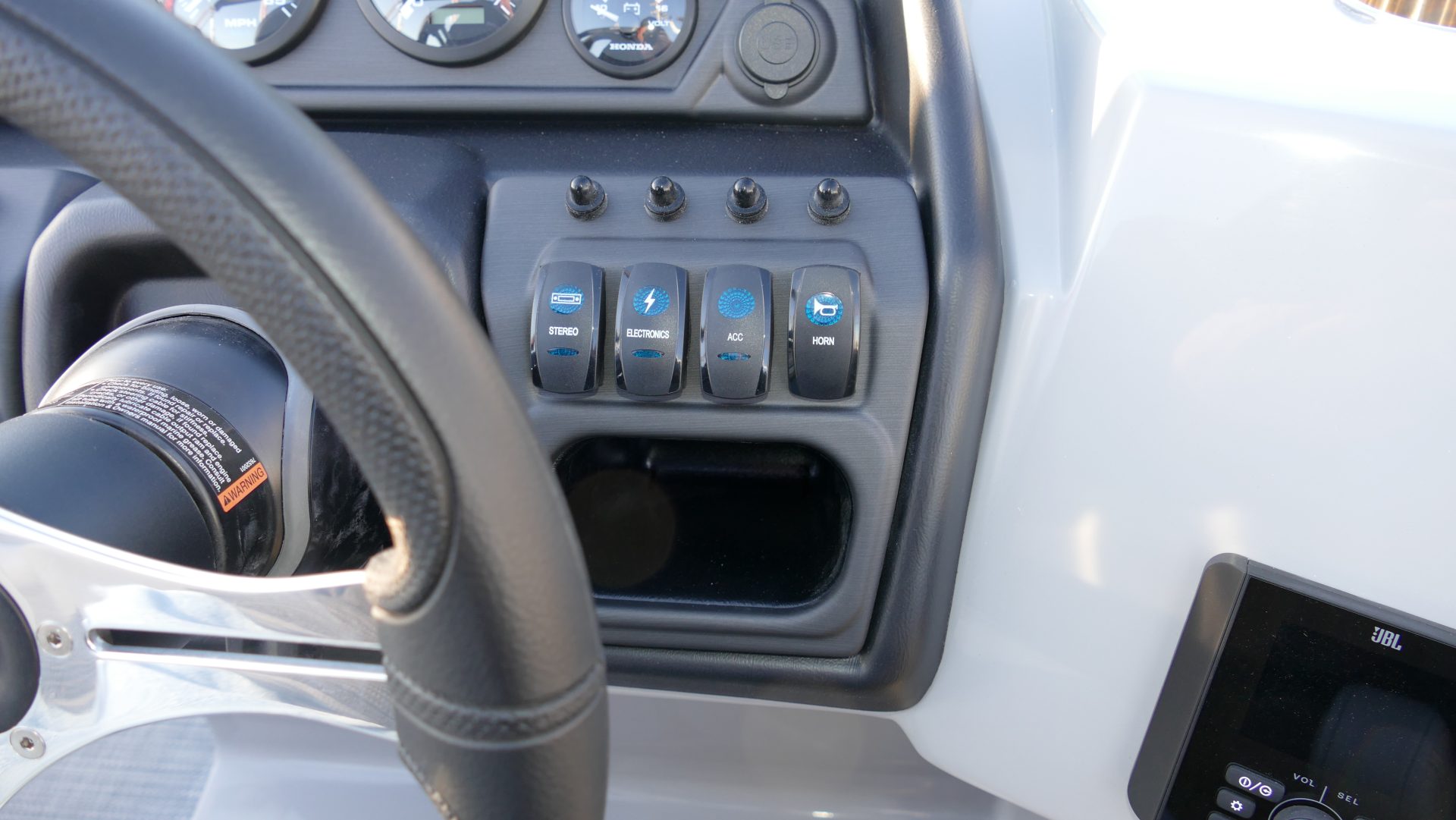 2025 Bentley Pontoons Legacy 200 Navigator - Image 13