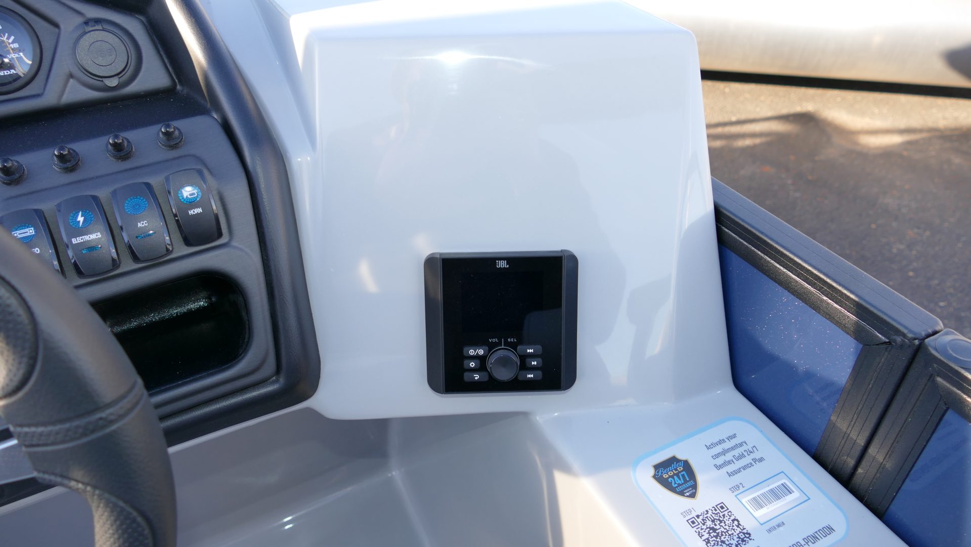 2025 Bentley Pontoons Legacy 200 Navigator - Image 14