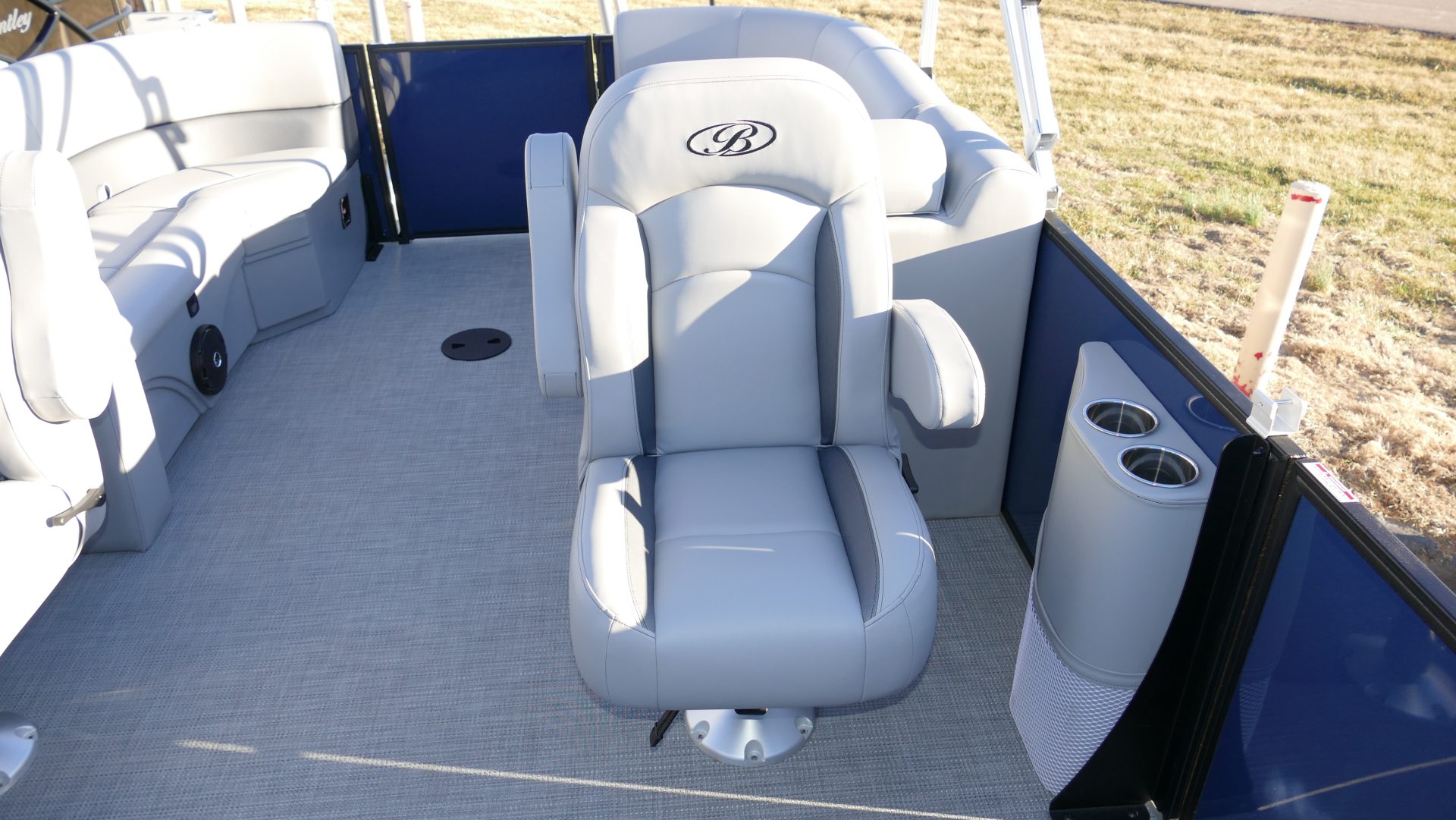 2025 Bentley Pontoons Legacy 200 Navigator - Image 18