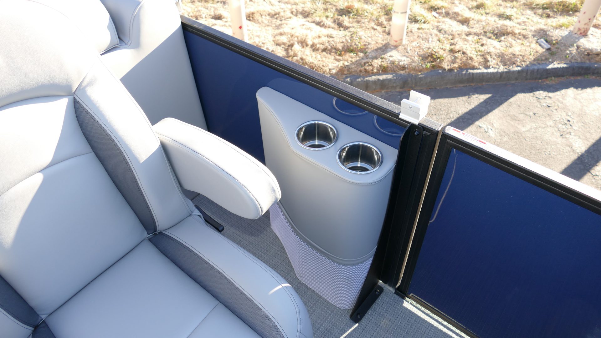 2025 Bentley Pontoons Legacy 200 Navigator - Image 19