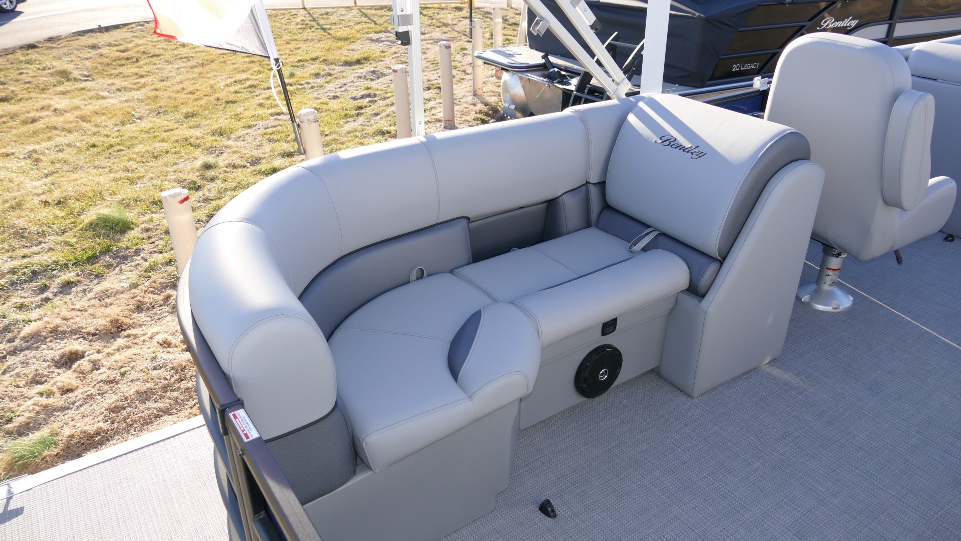2025 Bentley Pontoons Legacy 200 Navigator - Image 23