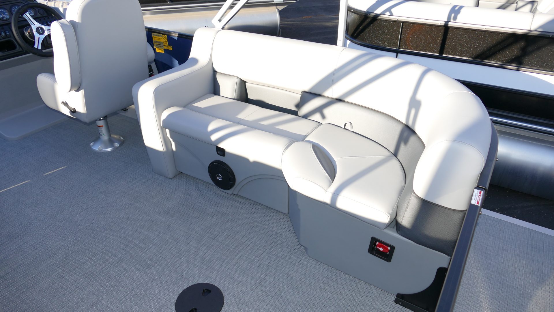 2025 Bentley Pontoons Legacy 200 Navigator - Image 24