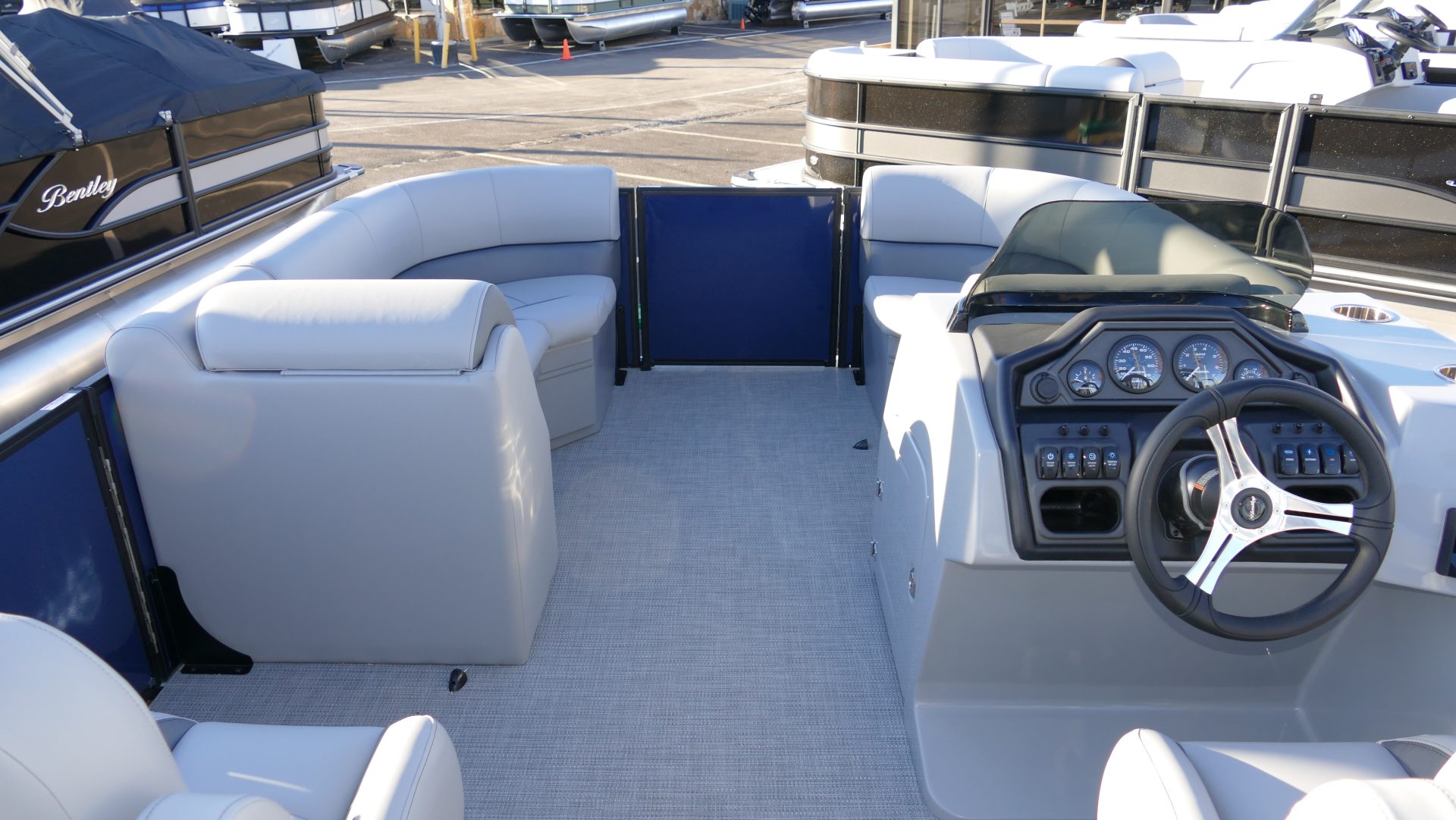 2025 Bentley Pontoons Legacy 200 Navigator - Image 26