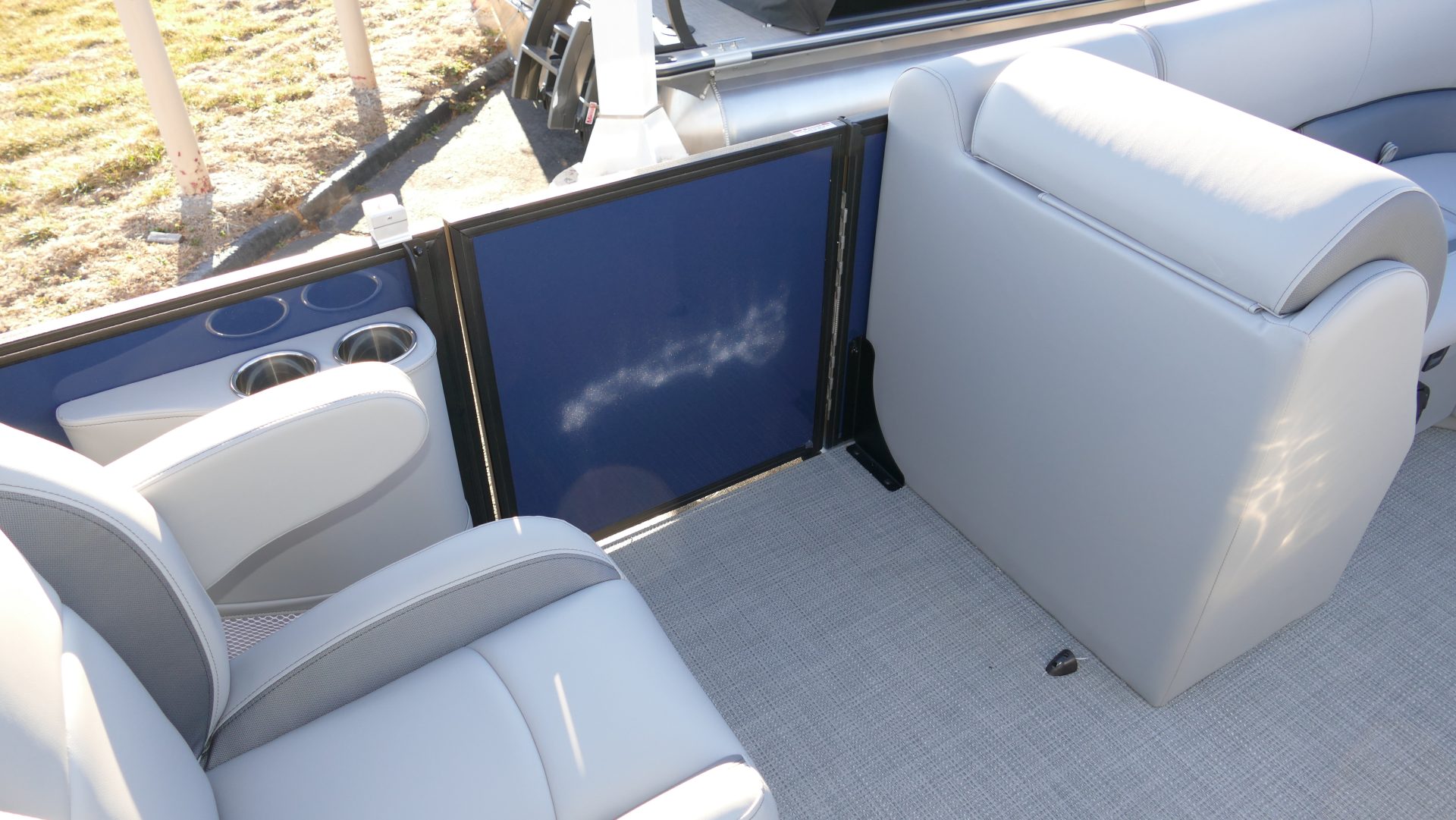 2025 Bentley Pontoons Legacy 200 Navigator - Image 27