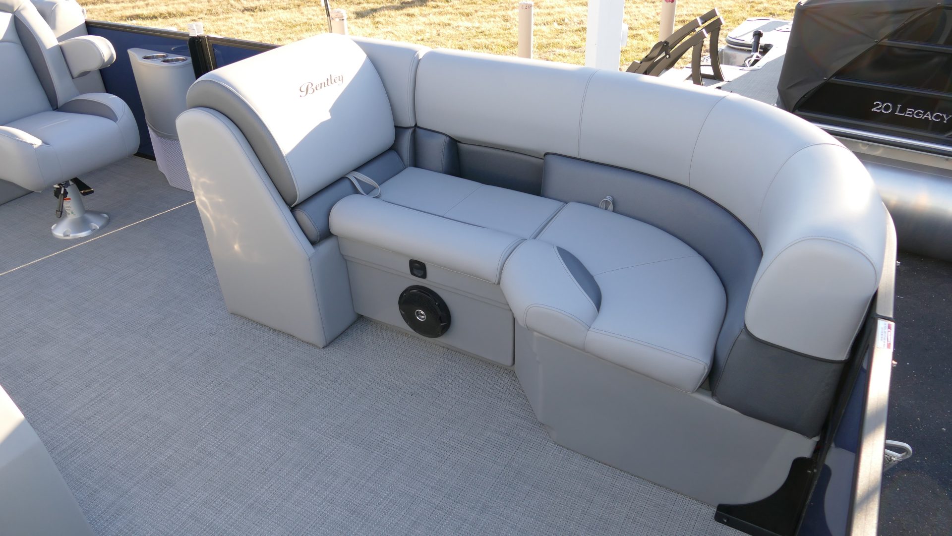 2025 Bentley Pontoons Legacy 200 Navigator - Image 31