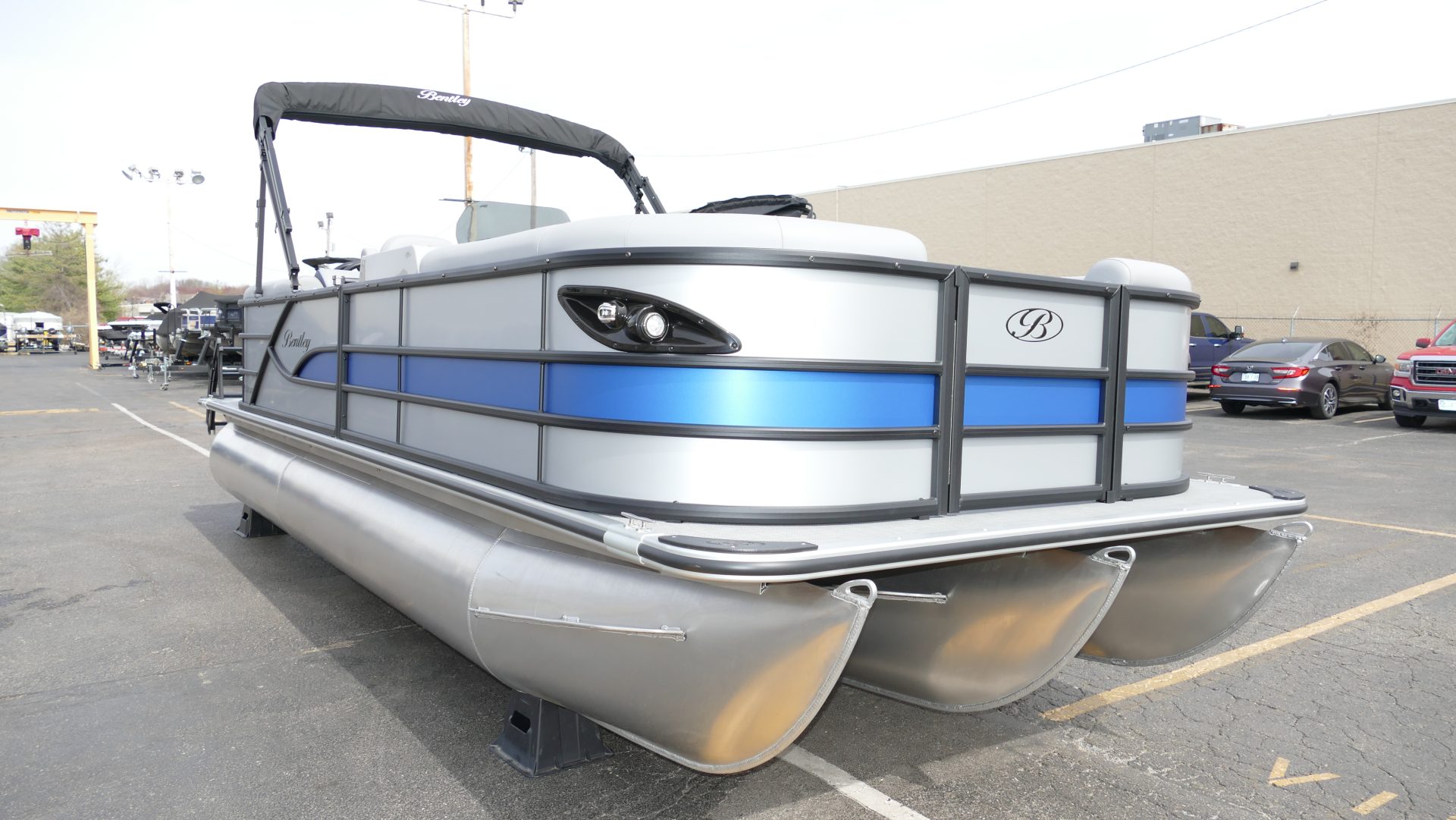 2025 Bentley Pontoons Legacy 223 Navigator - Image 3