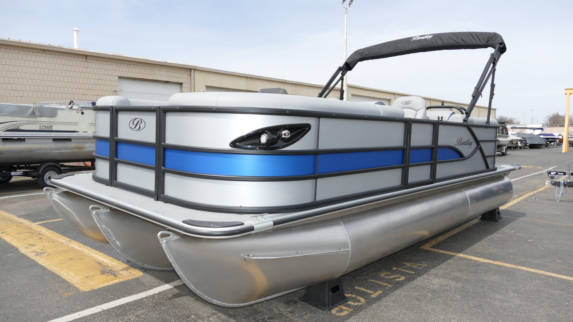 2025 Bentley Pontoons Legacy 223 Navigator - Image 5