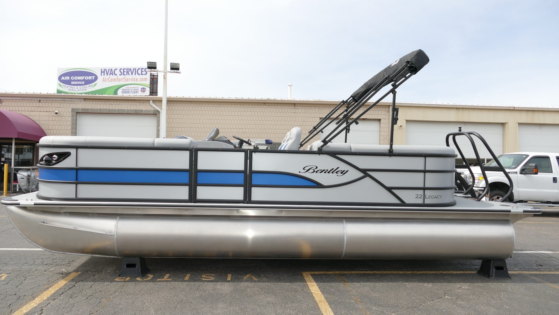 2025 Bentley Pontoons Legacy 223 Navigator - Image 6