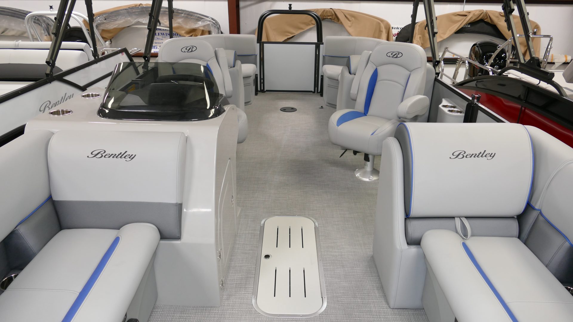 2025 Bentley Pontoons Legacy 223 Navigator - Image 13
