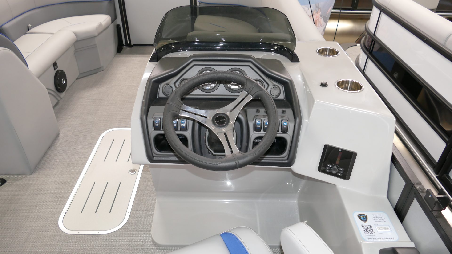 2025 Bentley Pontoons Legacy 223 Navigator - Image 14