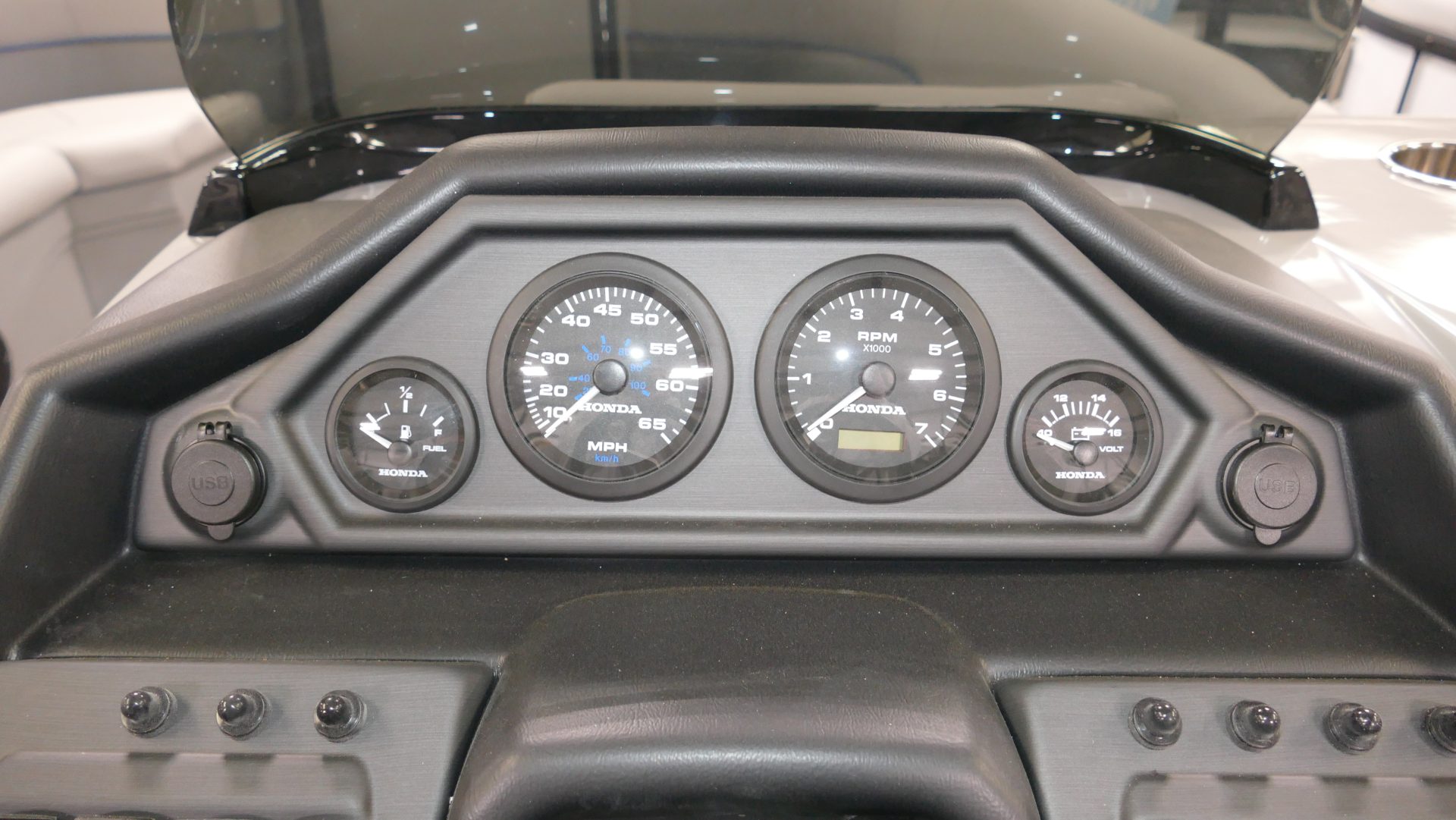 2025 Bentley Pontoons Legacy 223 Navigator - Image 15