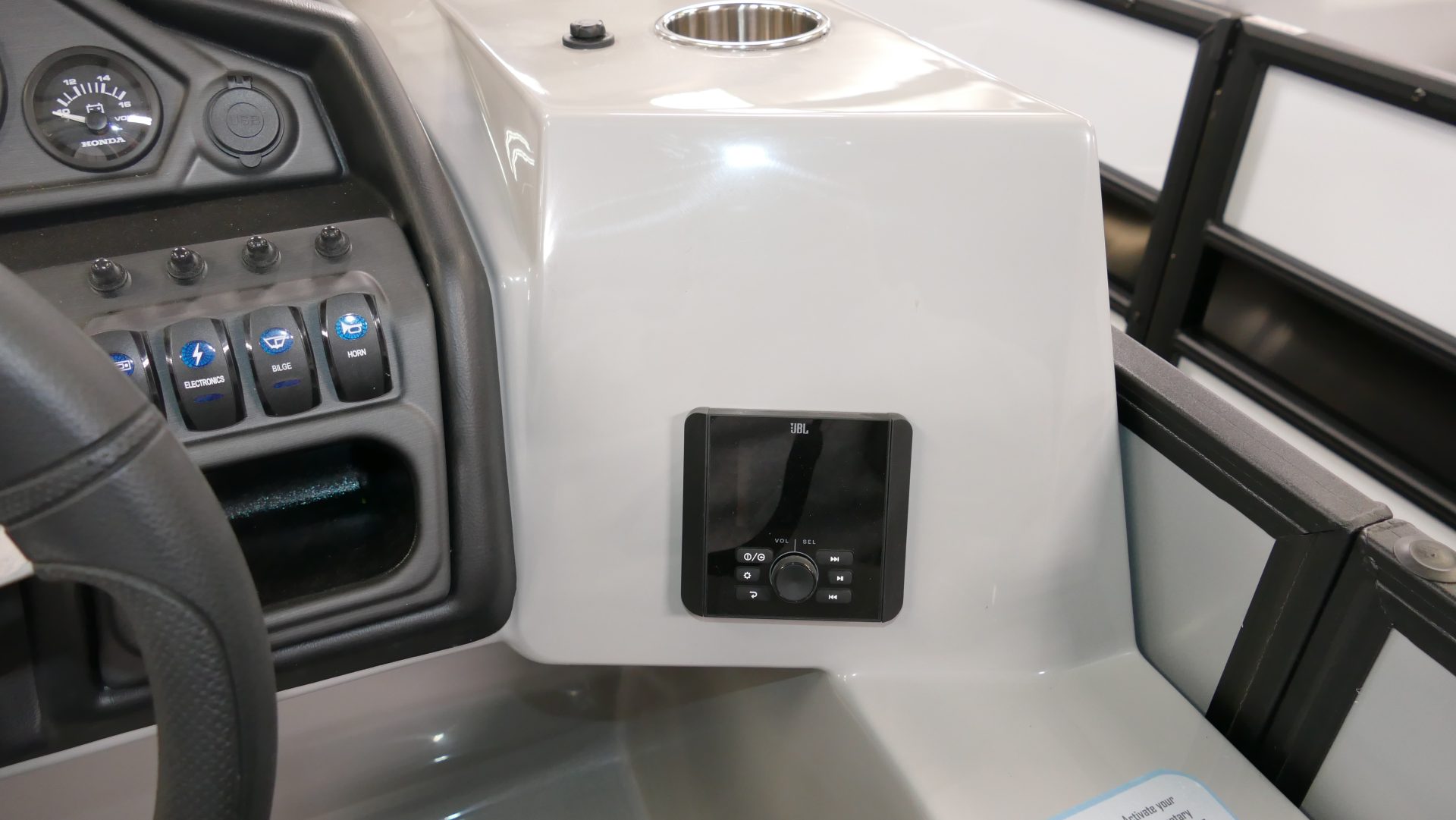 2025 Bentley Pontoons Legacy 223 Navigator - Image 18