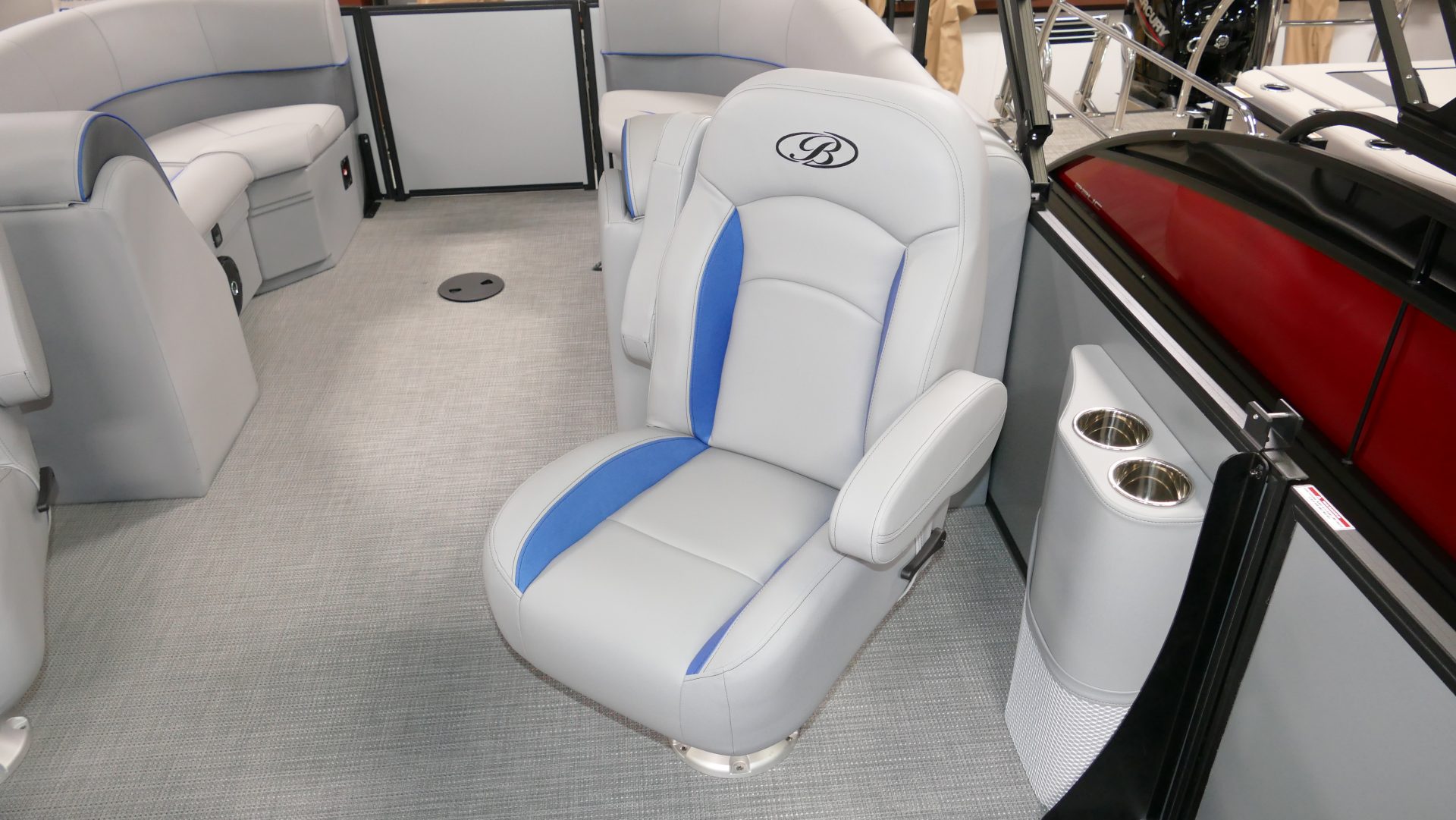 2025 Bentley Pontoons Legacy 223 Navigator - Image 23