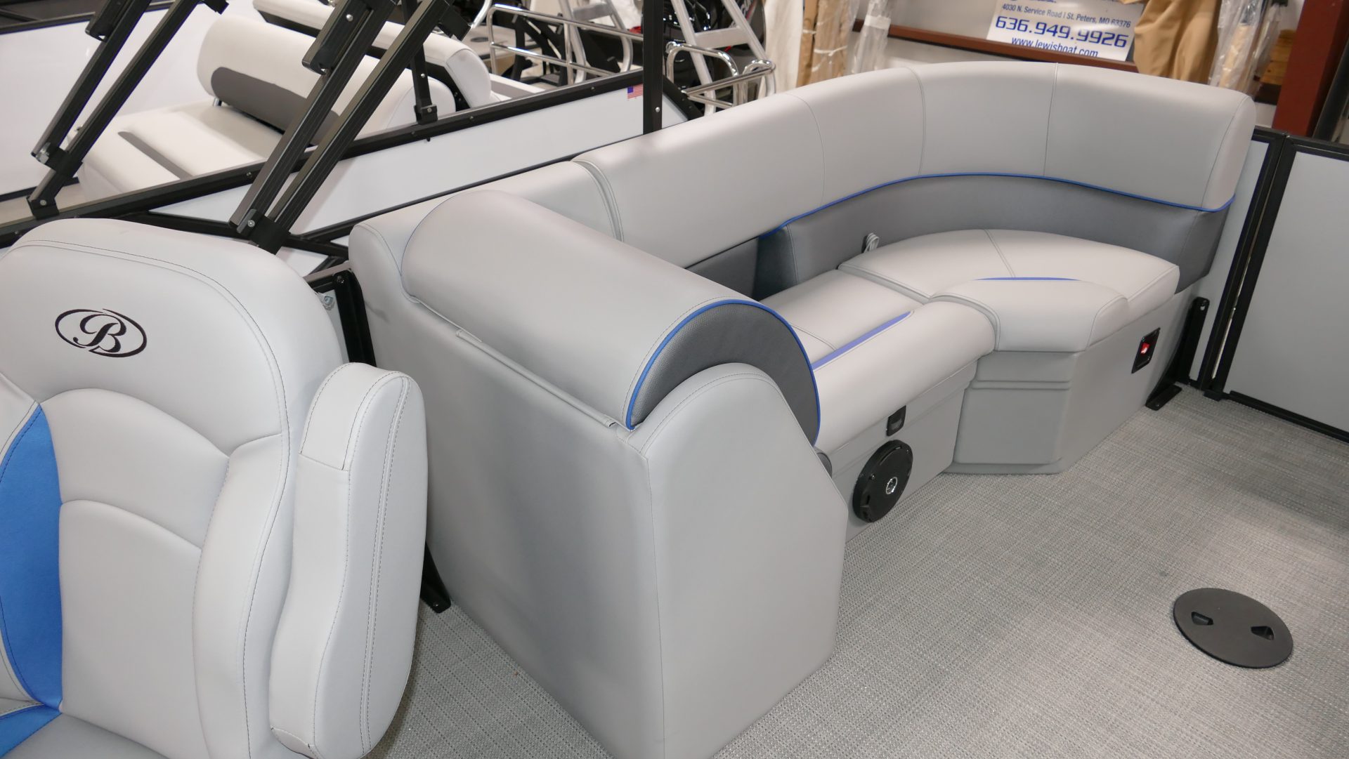 2025 Bentley Pontoons Legacy 223 Navigator - Image 26