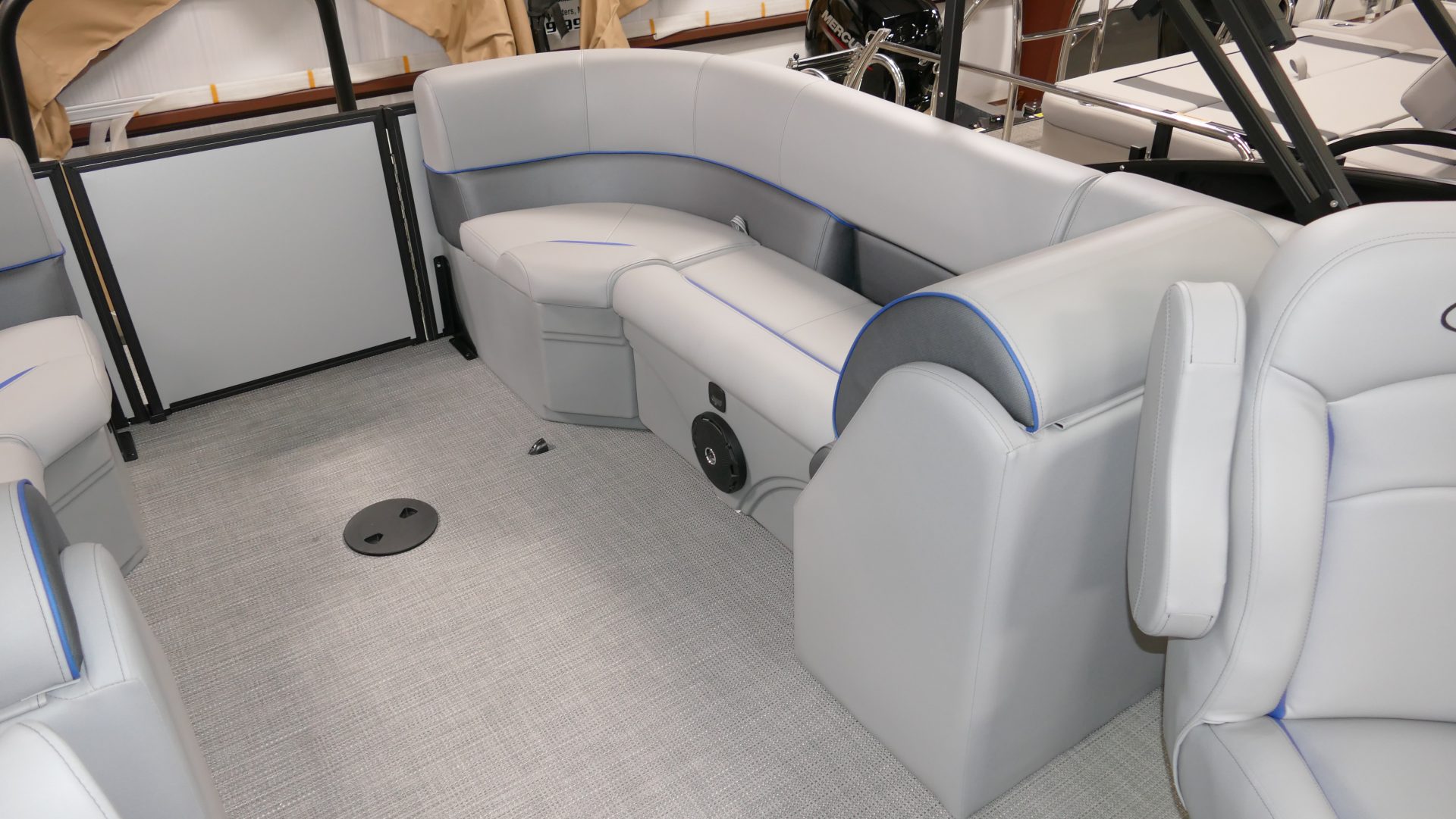 2025 Bentley Pontoons Legacy 223 Navigator - Image 27