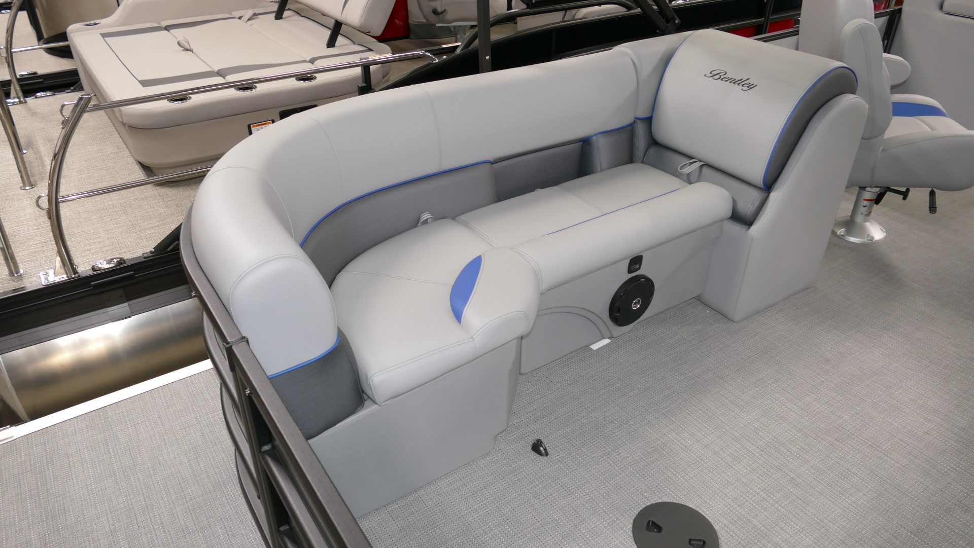 2025 Bentley Pontoons Legacy 223 Navigator - Image 28