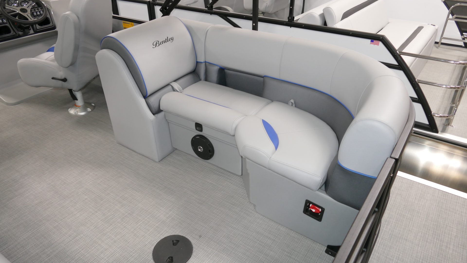 2025 Bentley Pontoons Legacy 223 Navigator - Image 29