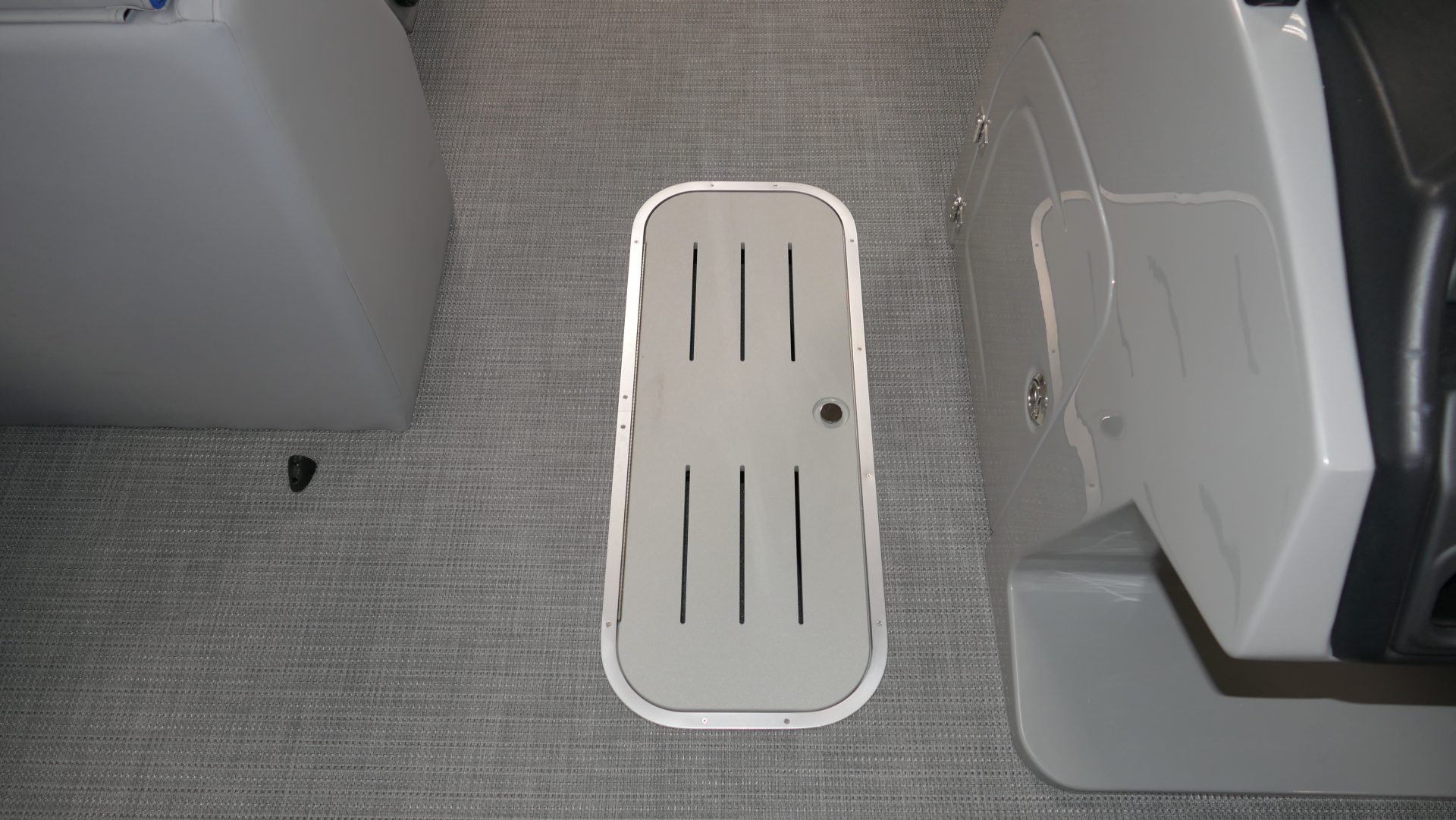 2025 Bentley Pontoons Legacy 223 Navigator - Image 33