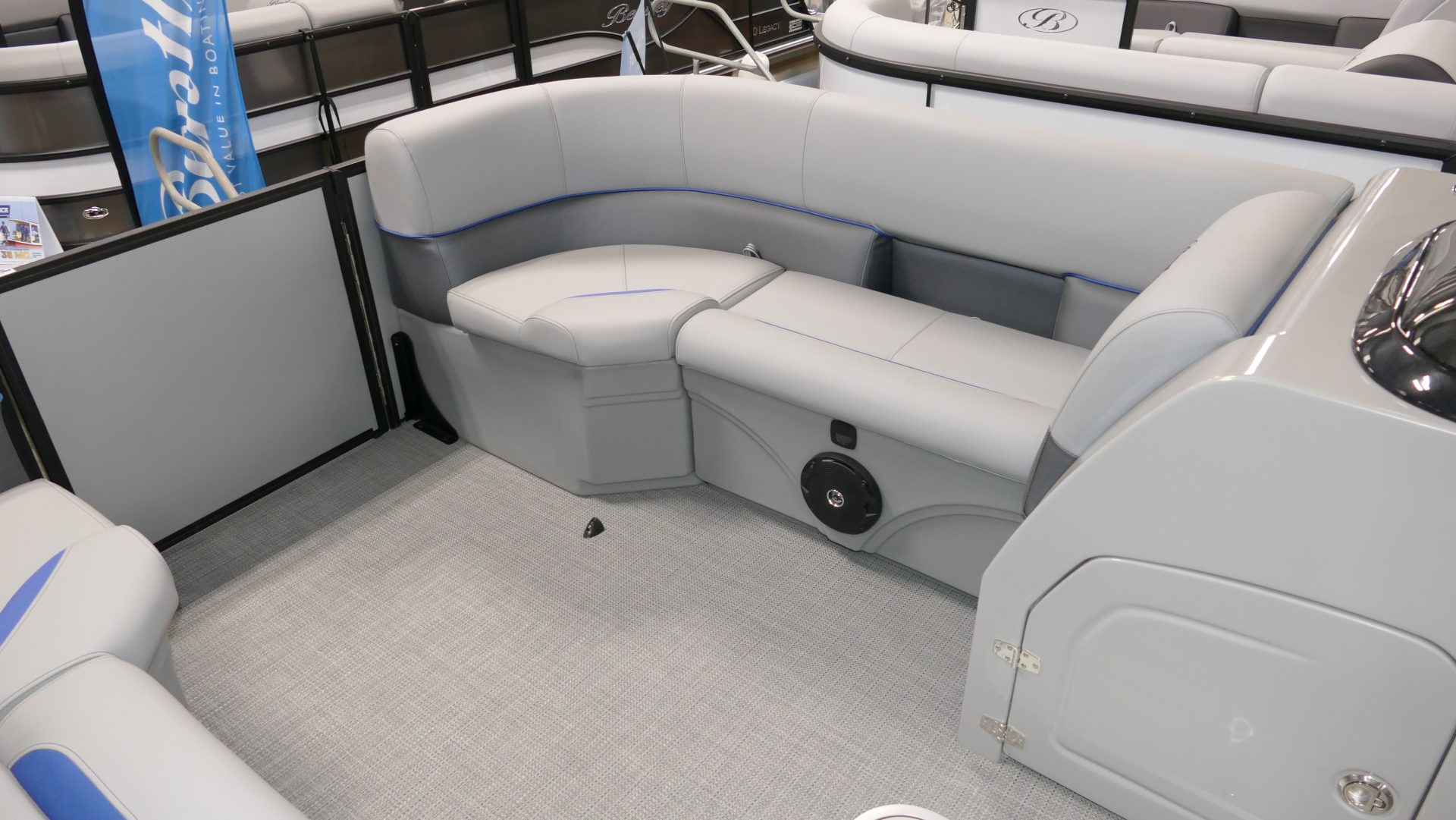 2025 Bentley Pontoons Legacy 223 Navigator - Image 35