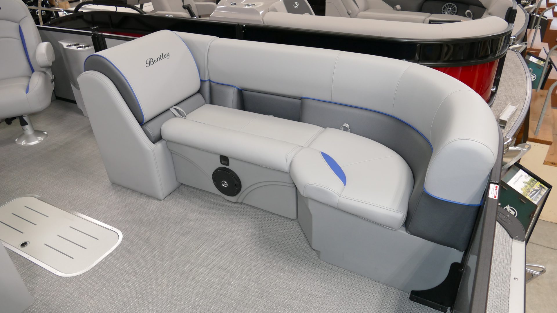 2025 Bentley Pontoons Legacy 223 Navigator - Image 37