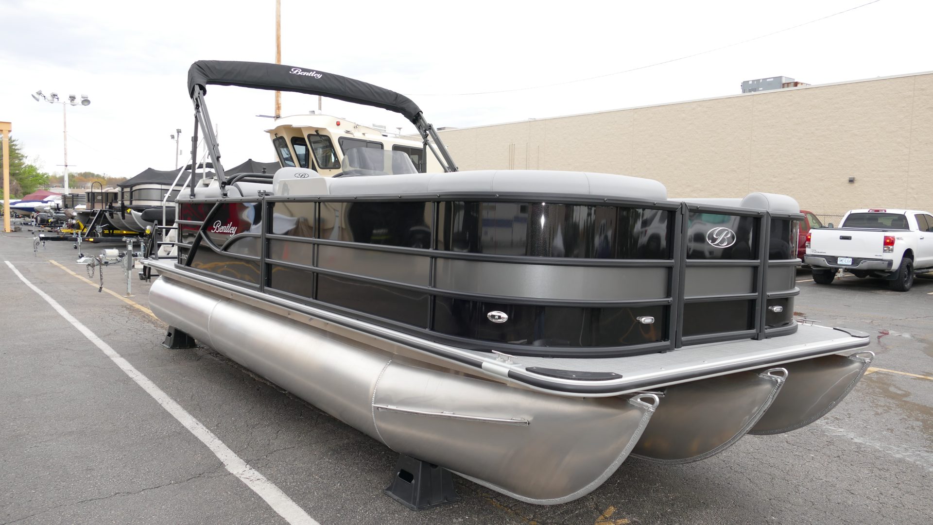 2025 Bentley Pontoons Legacy 223 Navigator - Image 3