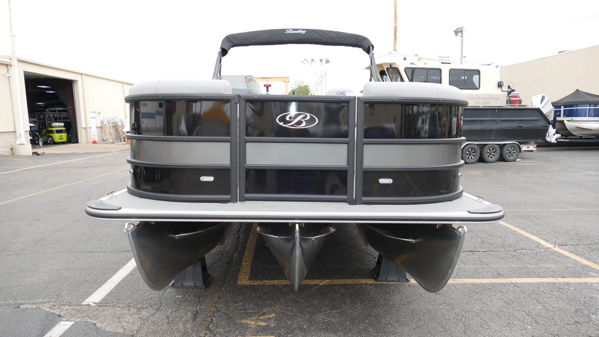 2025 Bentley Pontoons Legacy 223 Navigator - Image 4