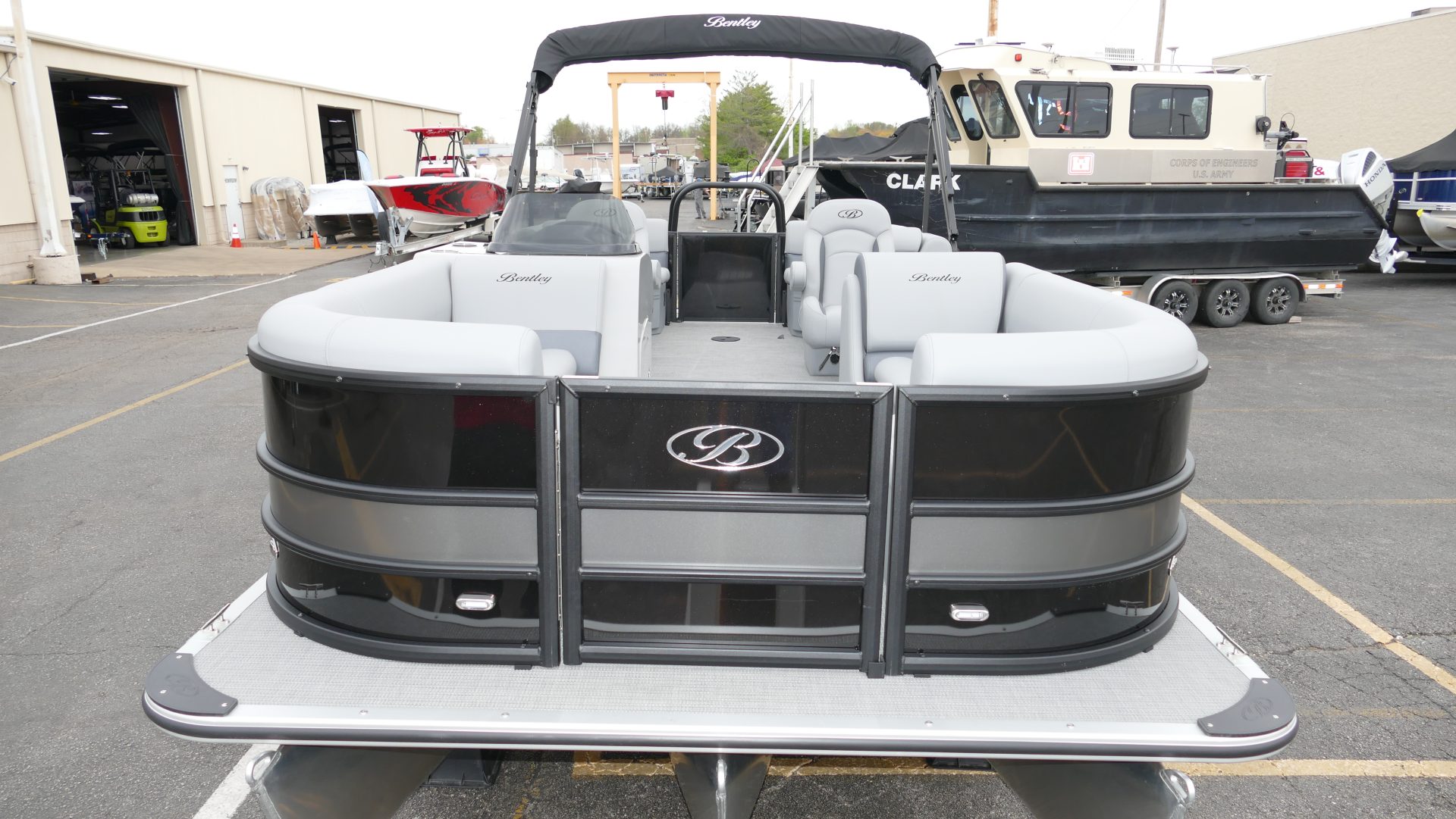 2025 Bentley Pontoons Legacy 223 Navigator - Image 10