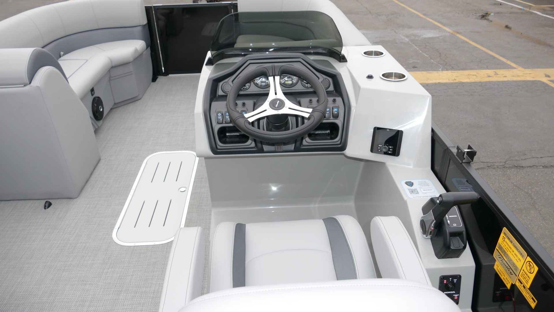 2025 Bentley Pontoons Legacy 223 Navigator - Image 12