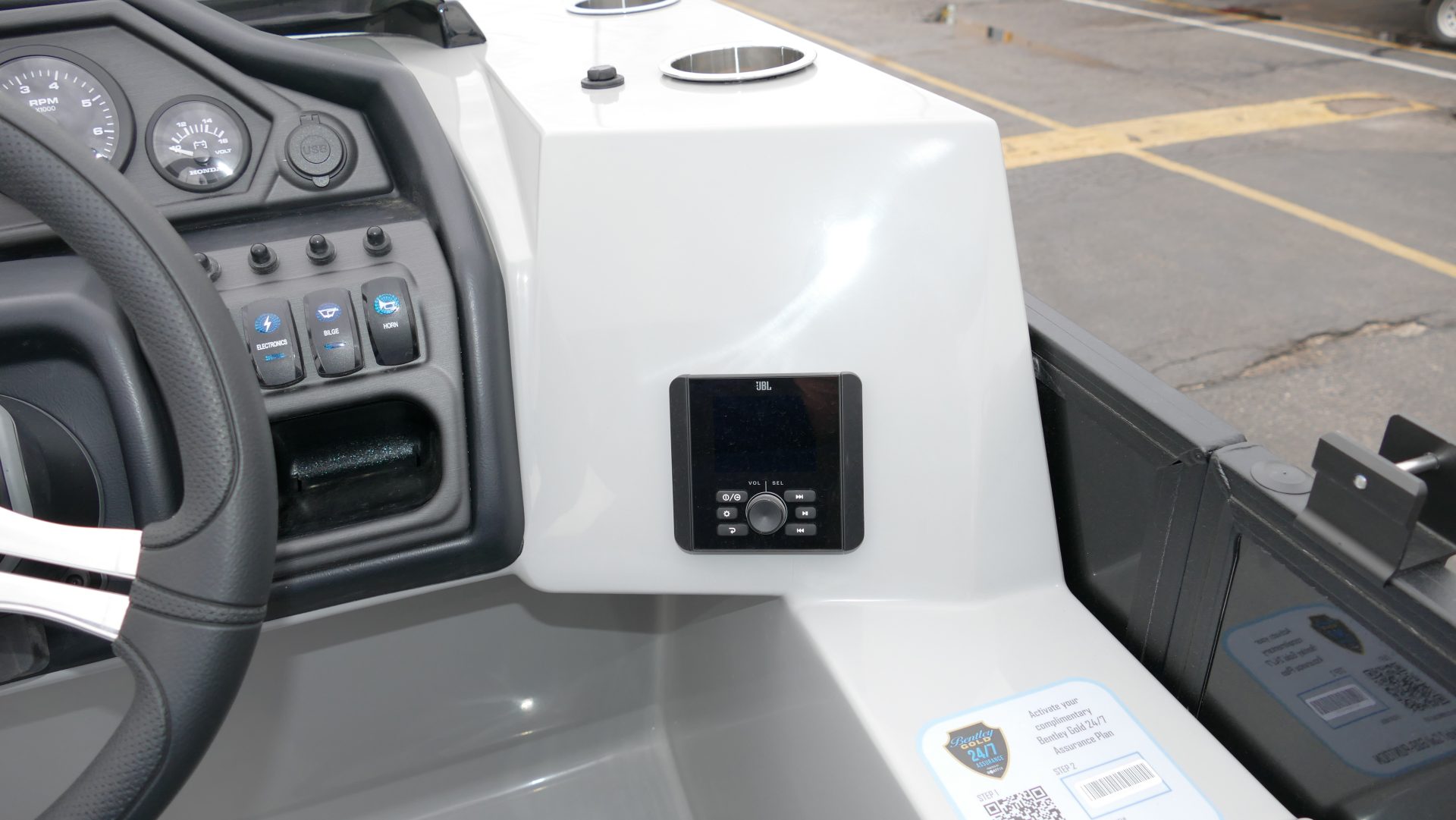 2025 Bentley Pontoons Legacy 223 Navigator - Image 16