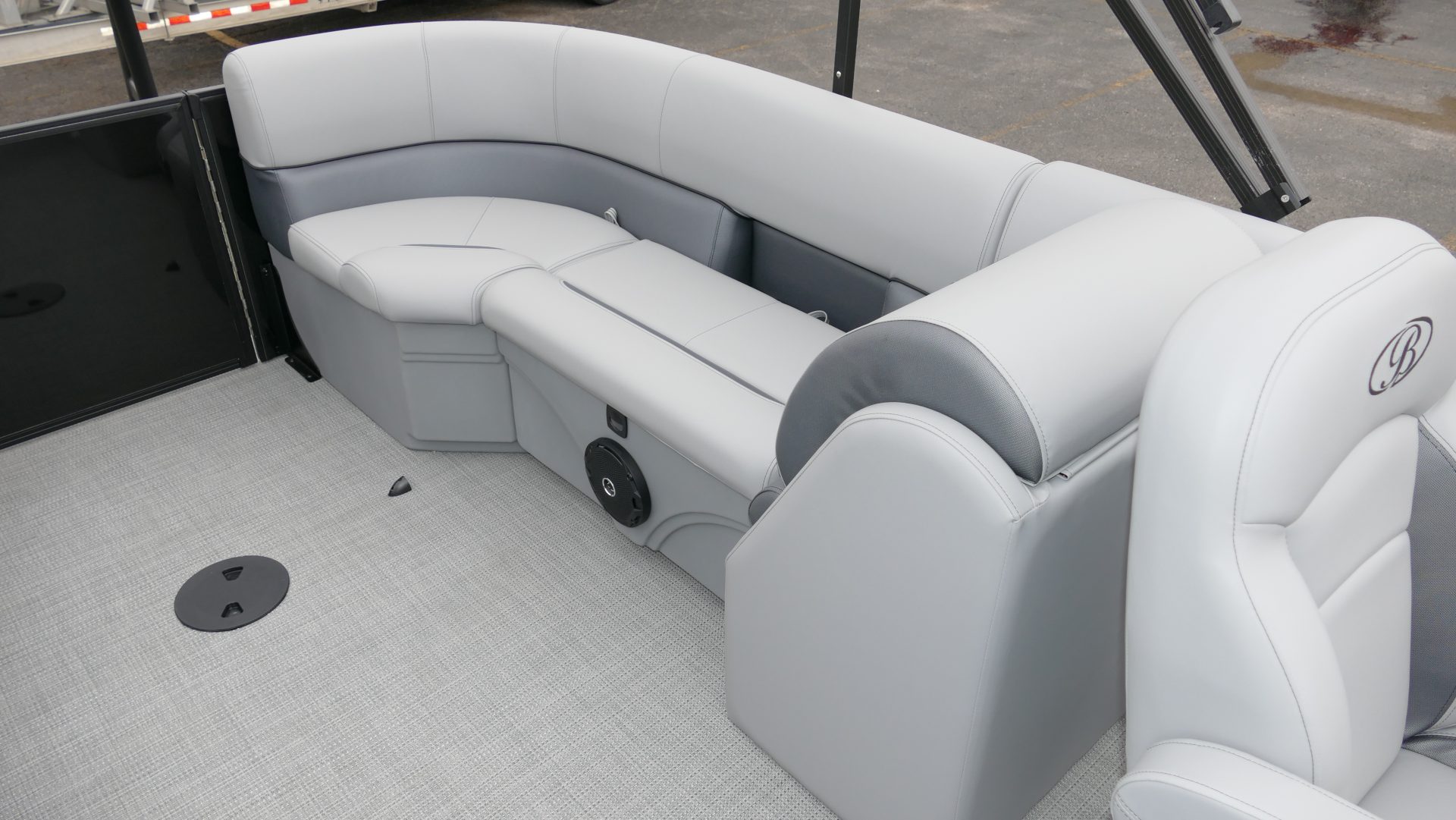 2025 Bentley Pontoons Legacy 223 Navigator - Image 25