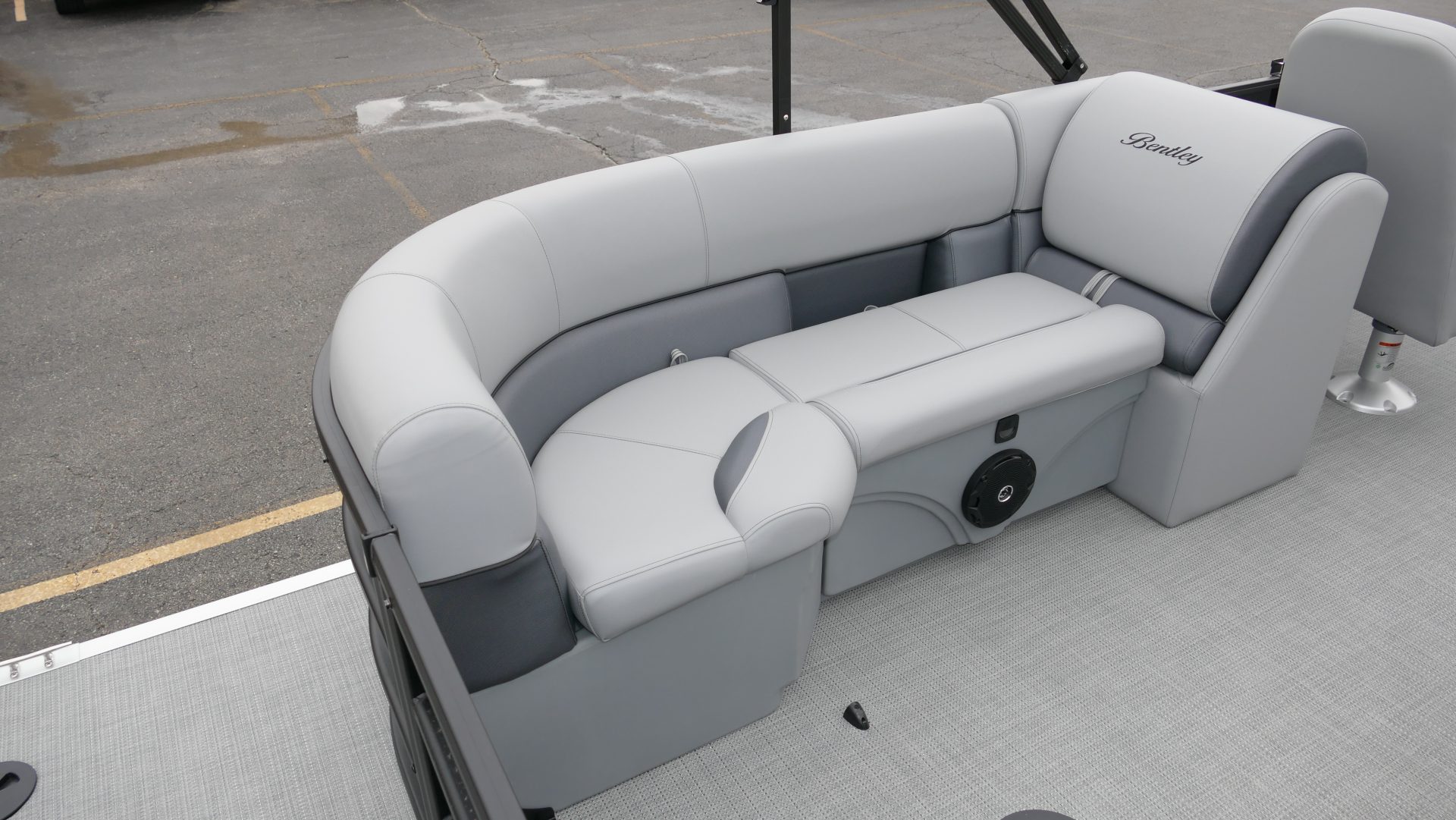 2025 Bentley Pontoons Legacy 223 Navigator - Image 26