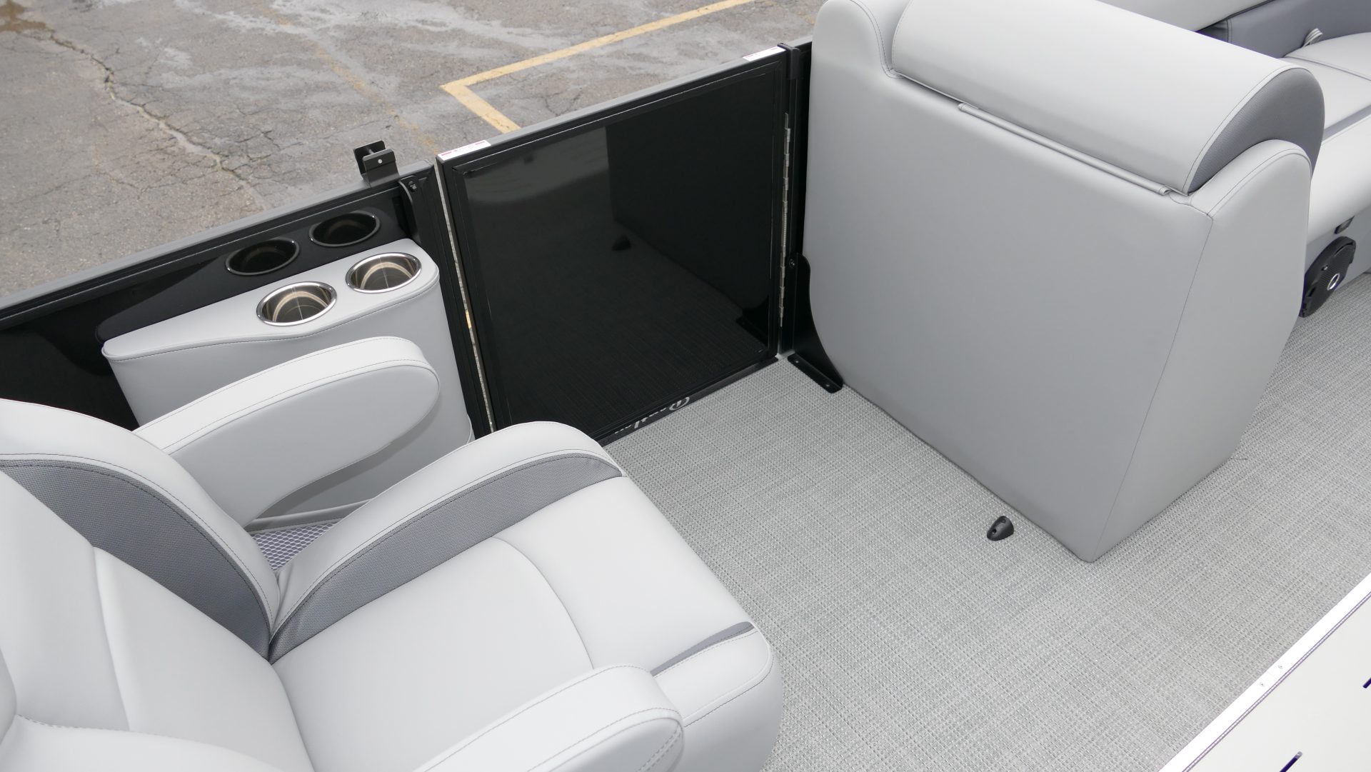 2025 Bentley Pontoons Legacy 223 Navigator - Image 29
